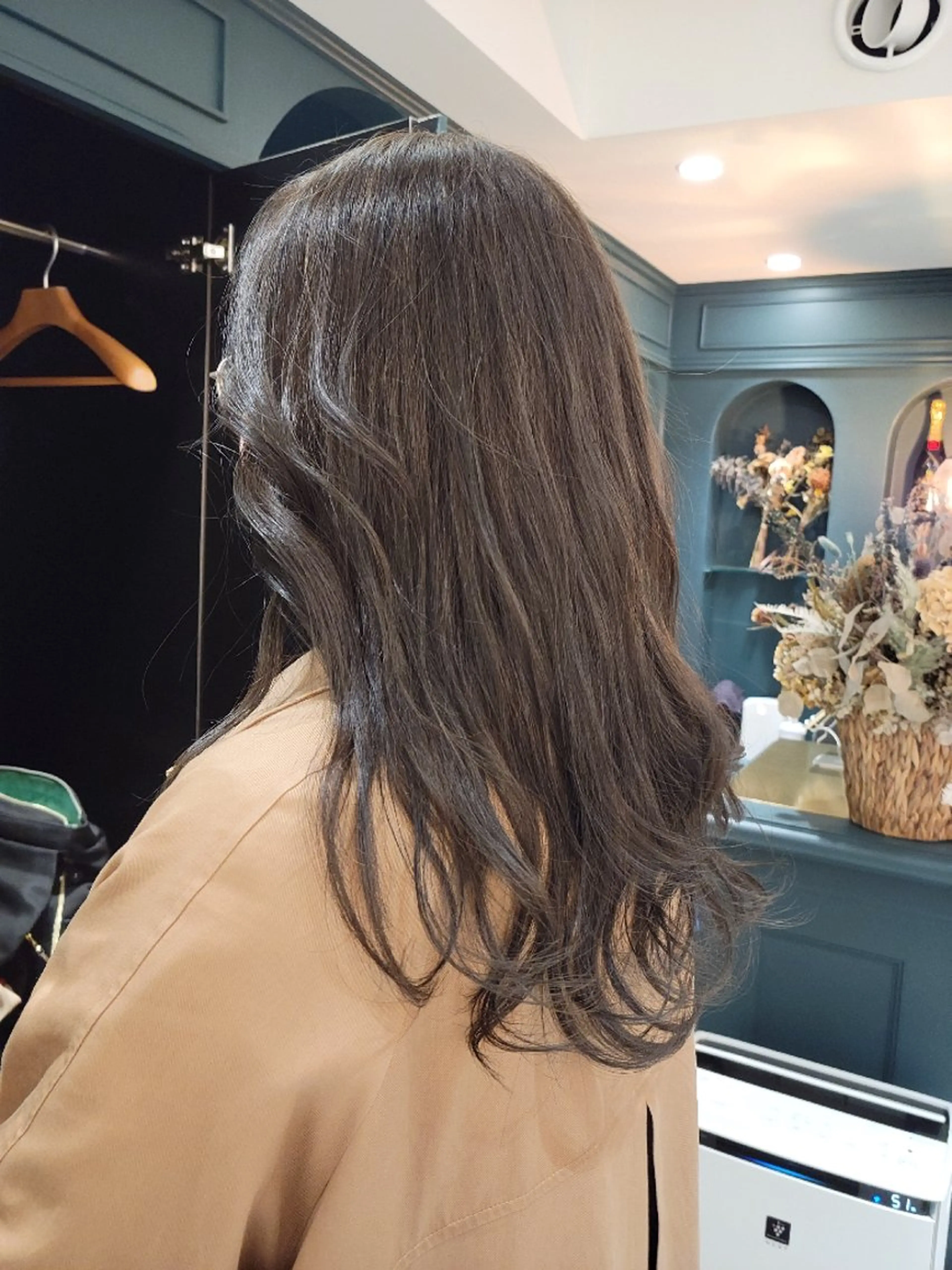 ロング カラー グレージュ オリーブグレージュ オリーブグレー ヘアカラー momo 🌷のヘアスタイル