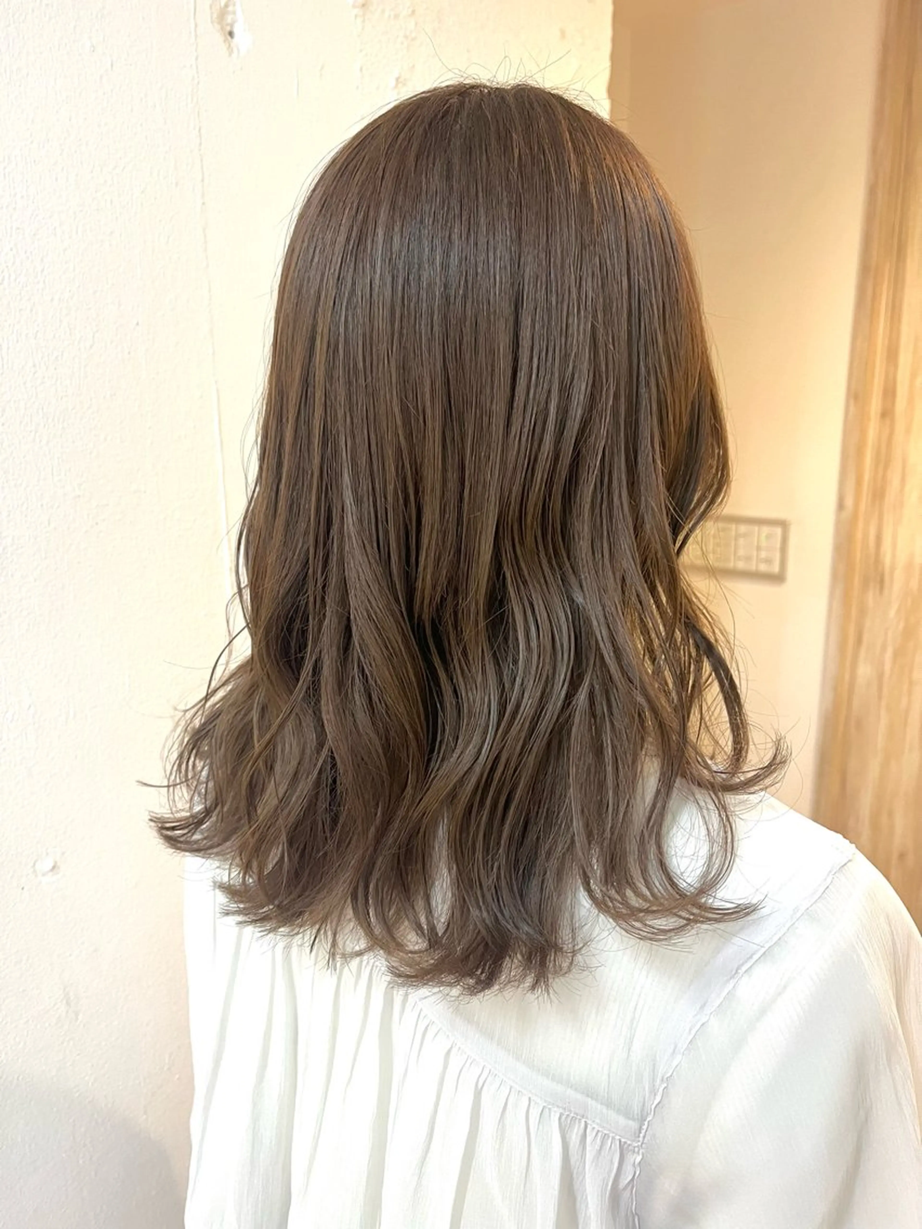 ミディアム カラー ブリーチ 透明感カラー グレージュ ブリーチなしカラー トリートメント ボブ・レイヤー/ ベージュカラーのヘアスタイル