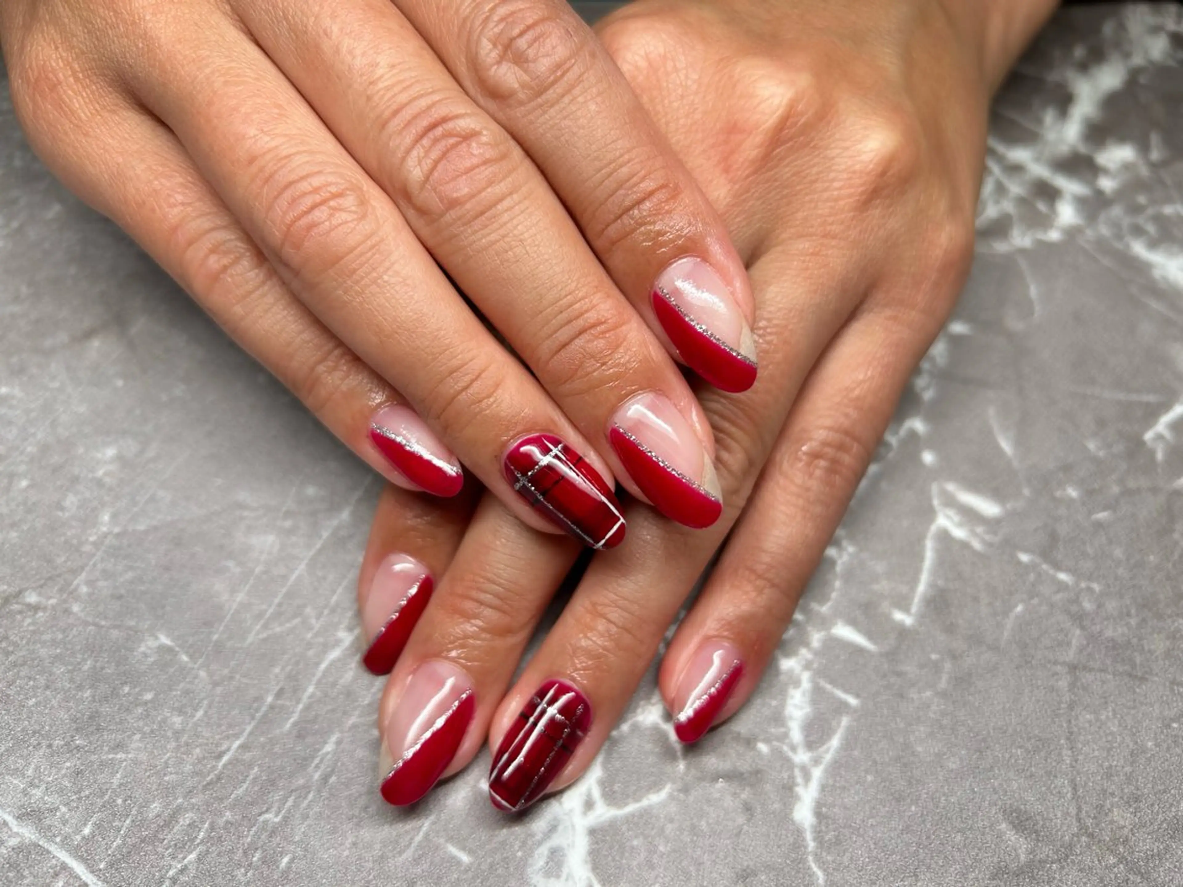 ネイル アートネイル フレンチネイル 斜めフレンチ Lisa’s Salonのネイルデザイン