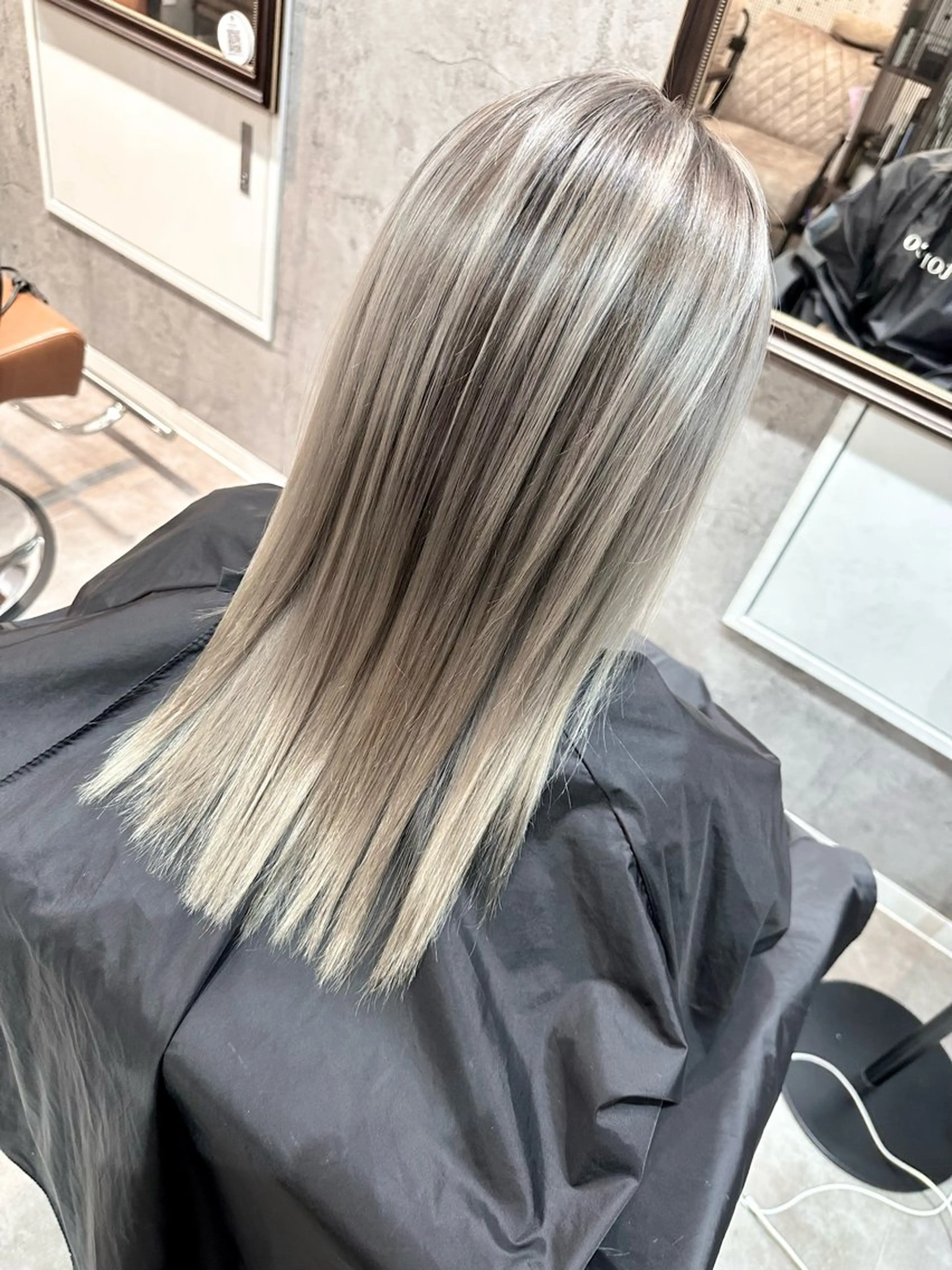 セミロング レイヤーカット ヘアカラー 🔷ブリーチバレイヤ ージュ🔷飯野達也のヘアスタイル