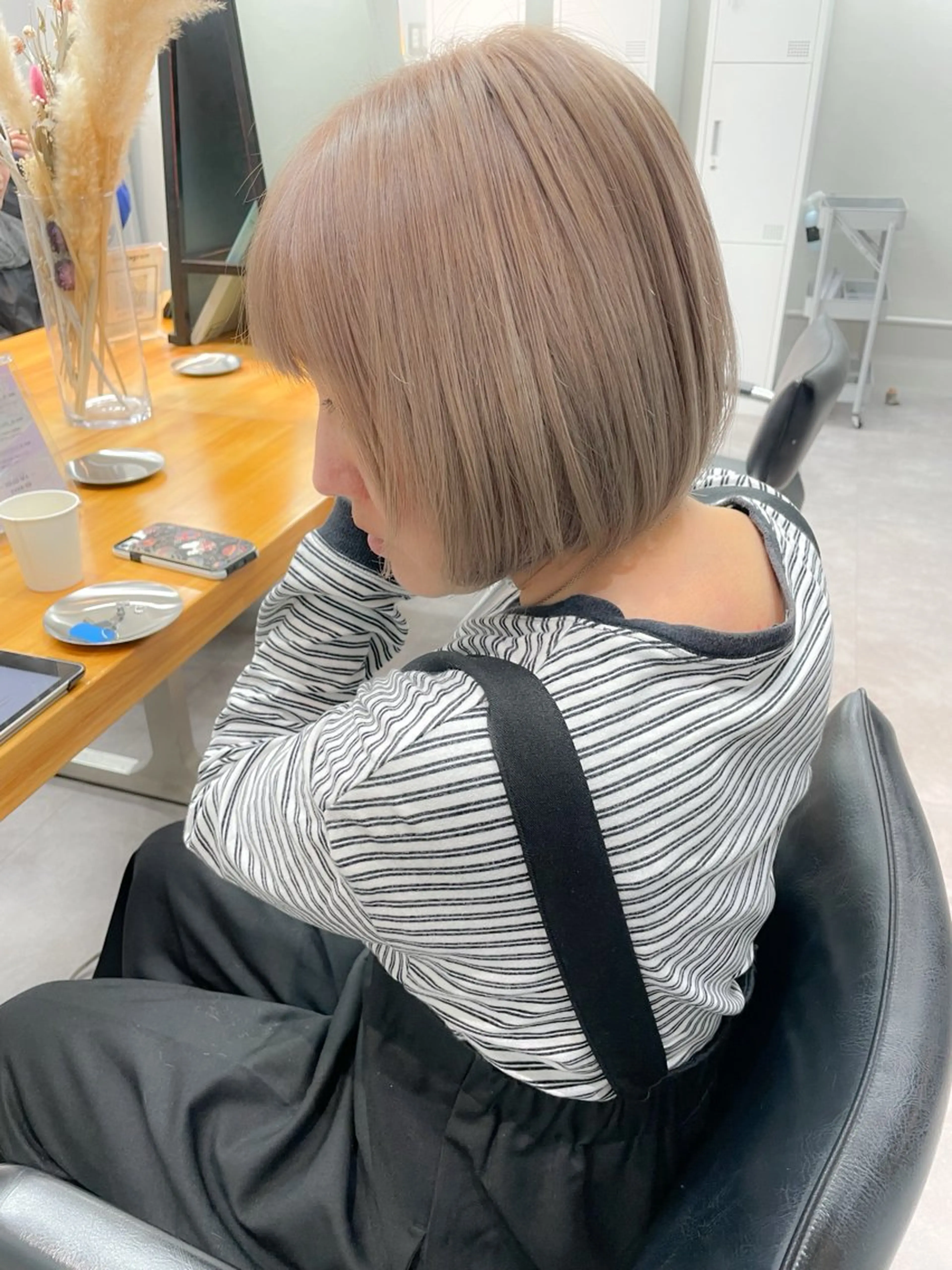 ショート カラー ベージュカラー ブリーチ ケアブリーチ ヘアカラー トリートメント ✨ブリーチなし透明感 池袋　水野のヘアスタイル
