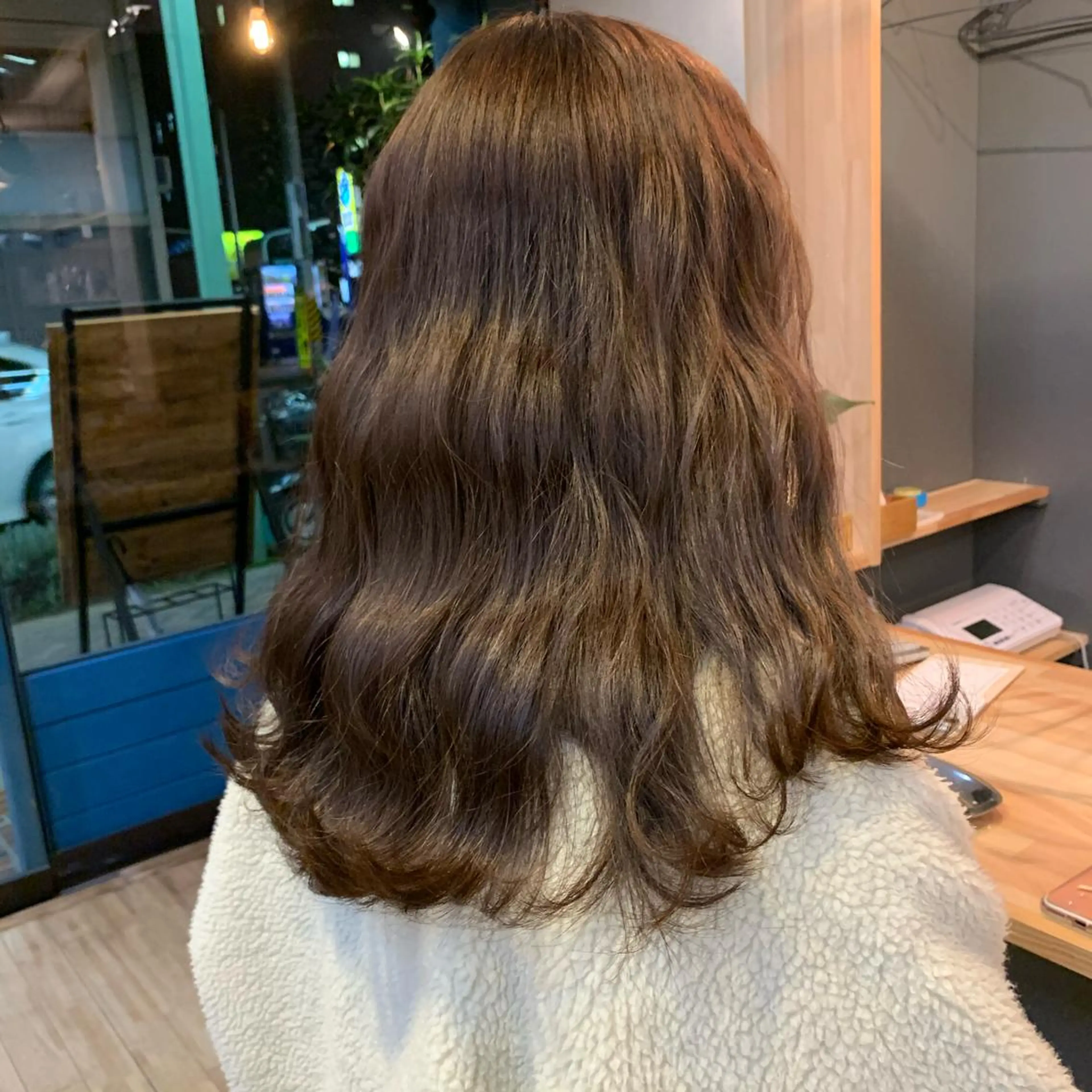 ロング カラー パーマ ヘアアレンジ ベージュカラー ブリーチ 透明感カラー モカベージュ ブリーチなしカラー ヘアカラー 佐藤 実咲のヘアスタイル