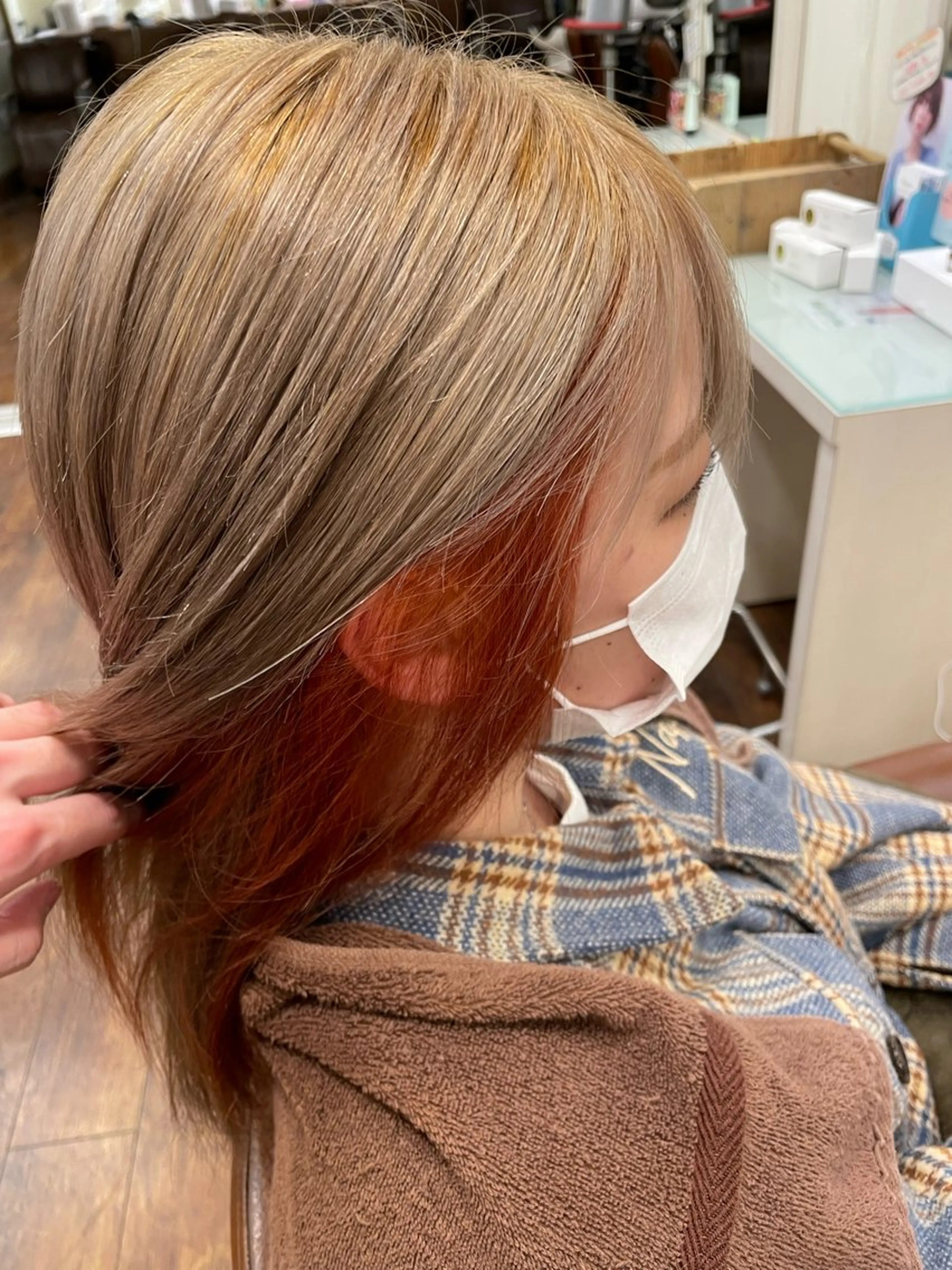 ロング カラー オレンジ 髪質改善 トリートメント 井上 悠人のヘアスタイル