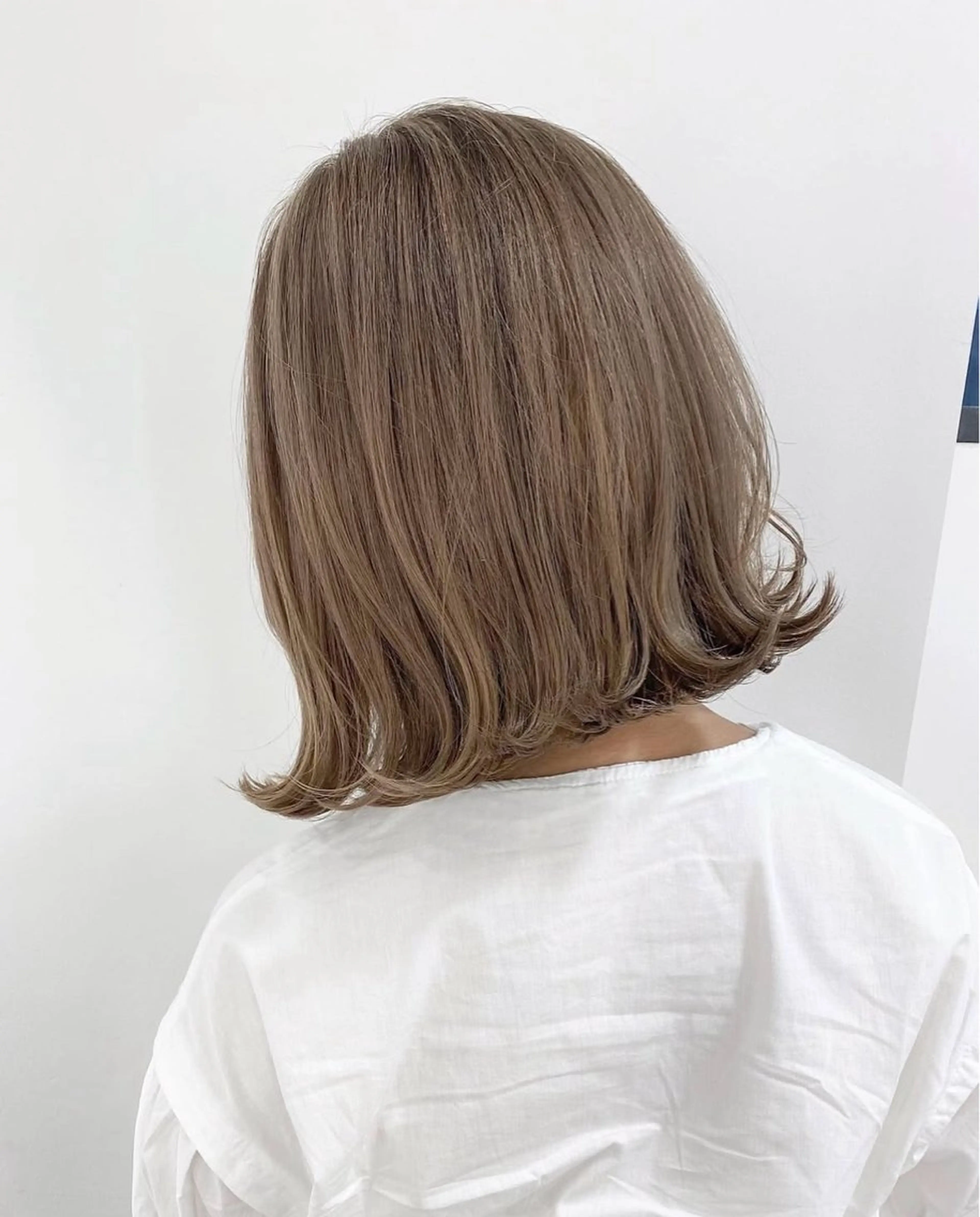 ミディアム アッシュ カット ヘアカラー トリートメント 篠田 あずさのヘアスタイル