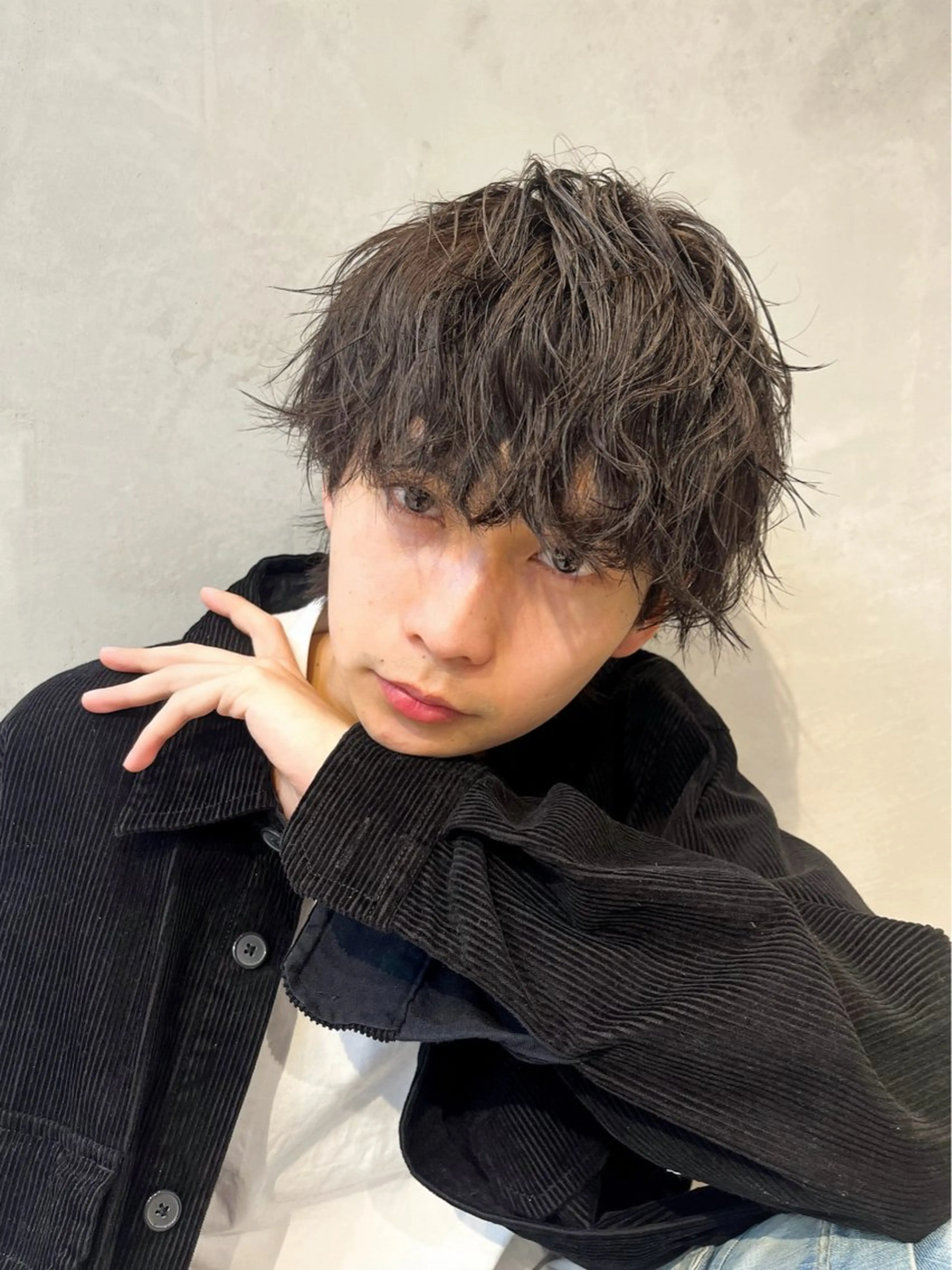 ショート メンズ メンズバレイヤージュ メンズブリーチ センターパート ダウンパーマ フェードカット 田中 旭 横浜メンズ特化のヘアスタイル