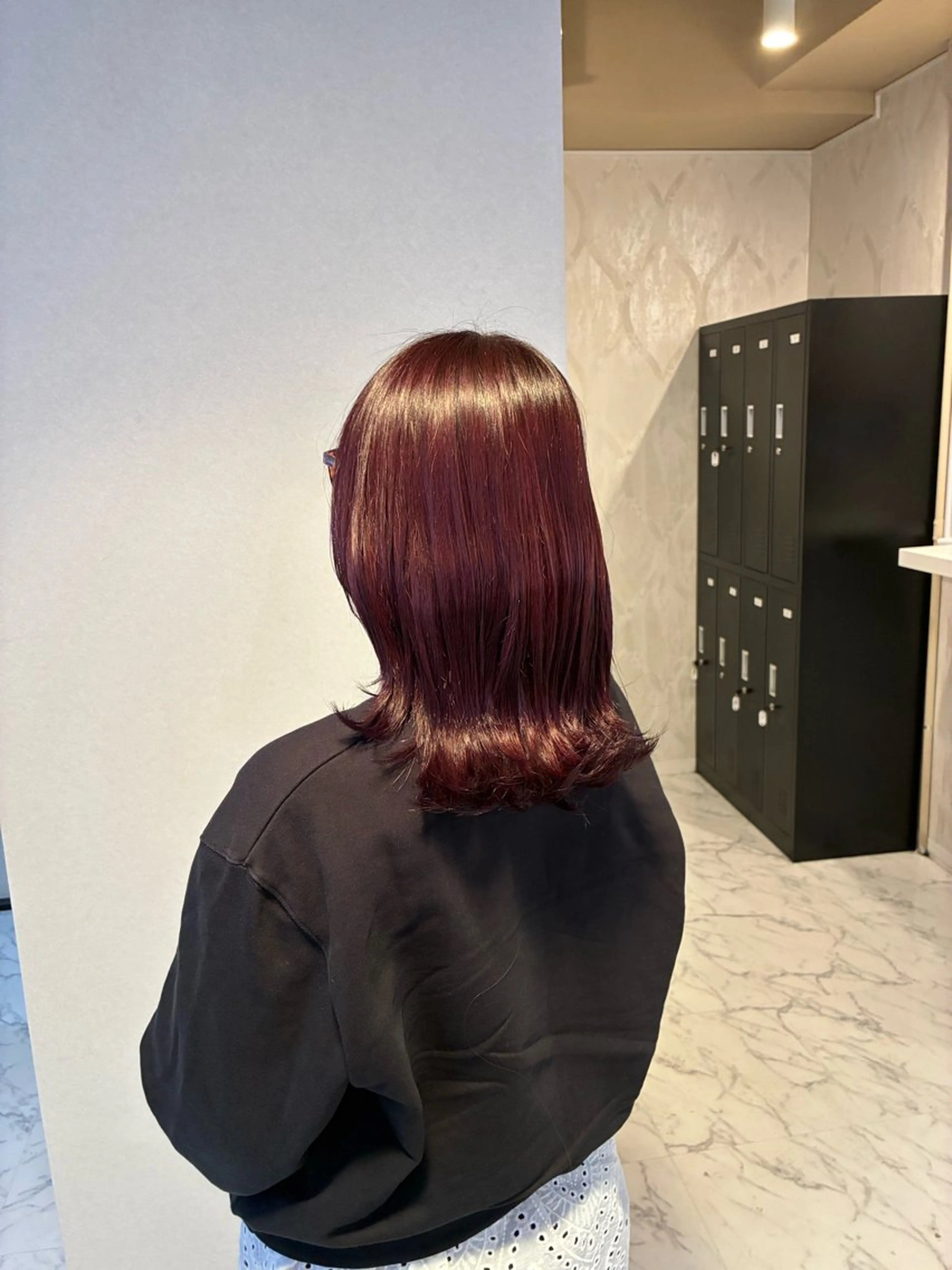 カラー ボルドーカラー クリスマス ハナダ メイのヘアスタイル