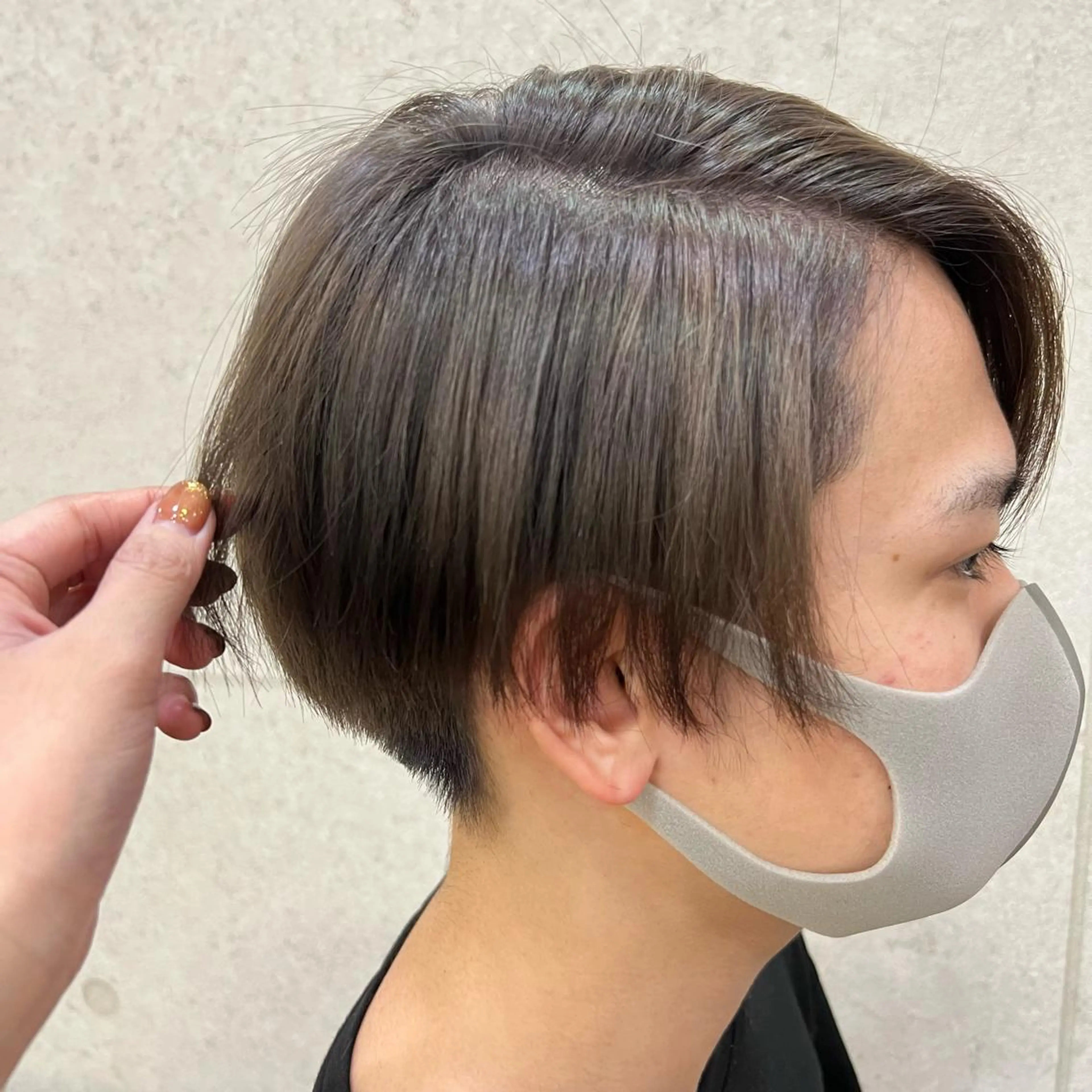 カラー メンズ センターパート メンズ韓国風 アッシュ シルバー シルバーアッシュ インナーカラー♡ Nanakoのヘアスタイル