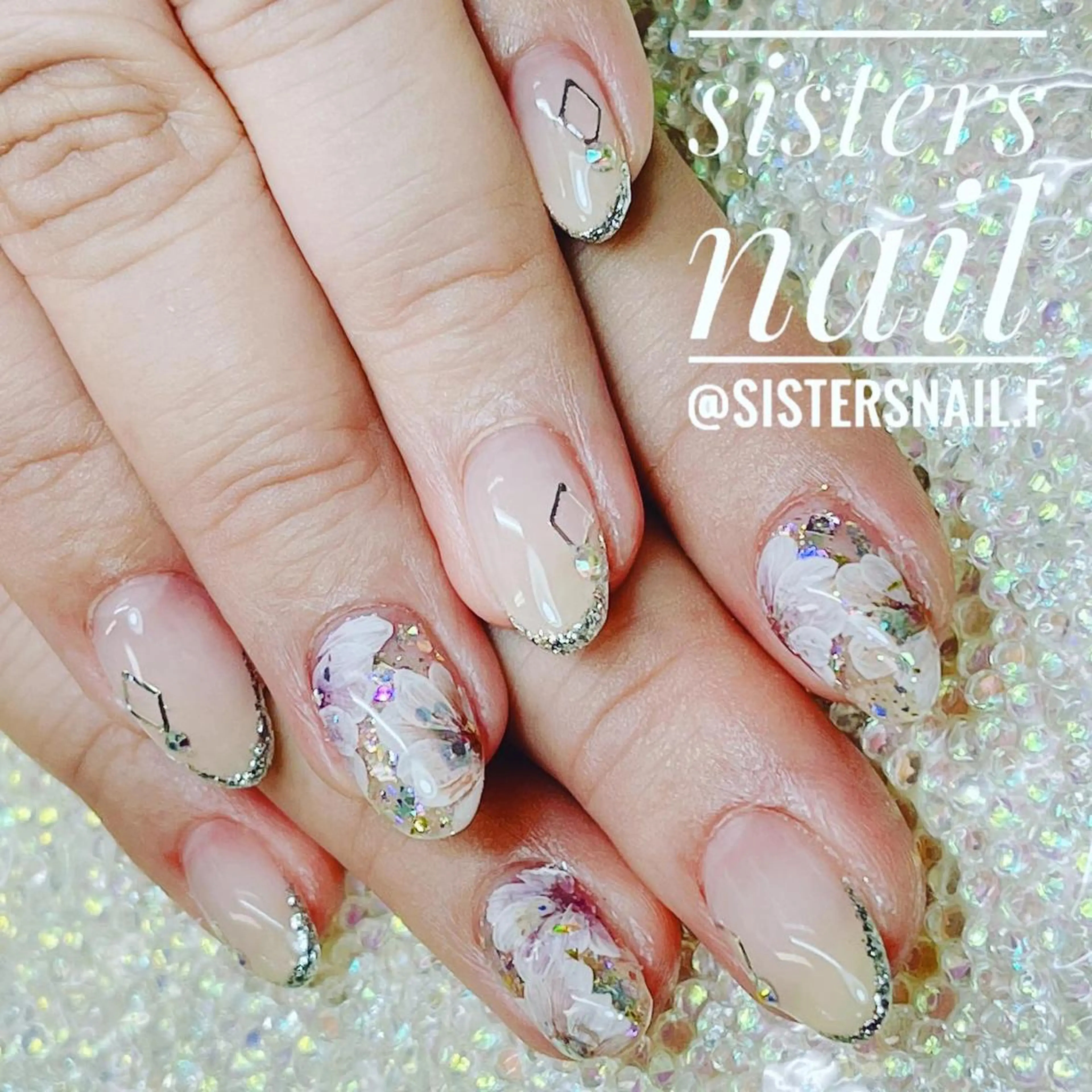 ネイル アートネイル フラワーネイル フレンチネイル グラデーション ラメ(グリッター) sisters nail.fのネイルデザイン