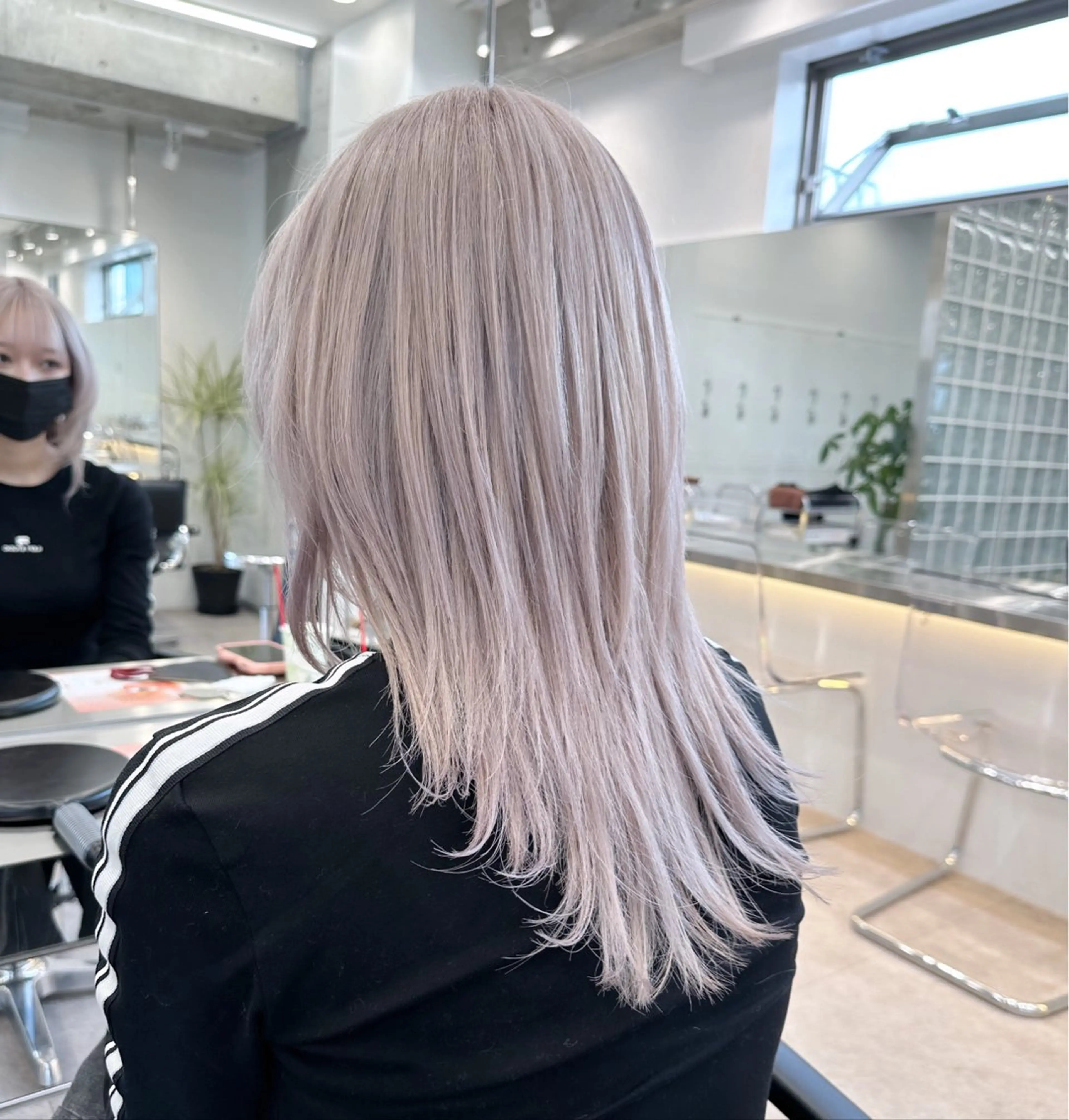 ミディアム カラー ベージュカラー ブリーチ ダブルカラー ハイトーンカラー ミルクティーベージュ ヘアカラー トリートメント ❣️本日ショート カット大募集❣️のヘアスタイル