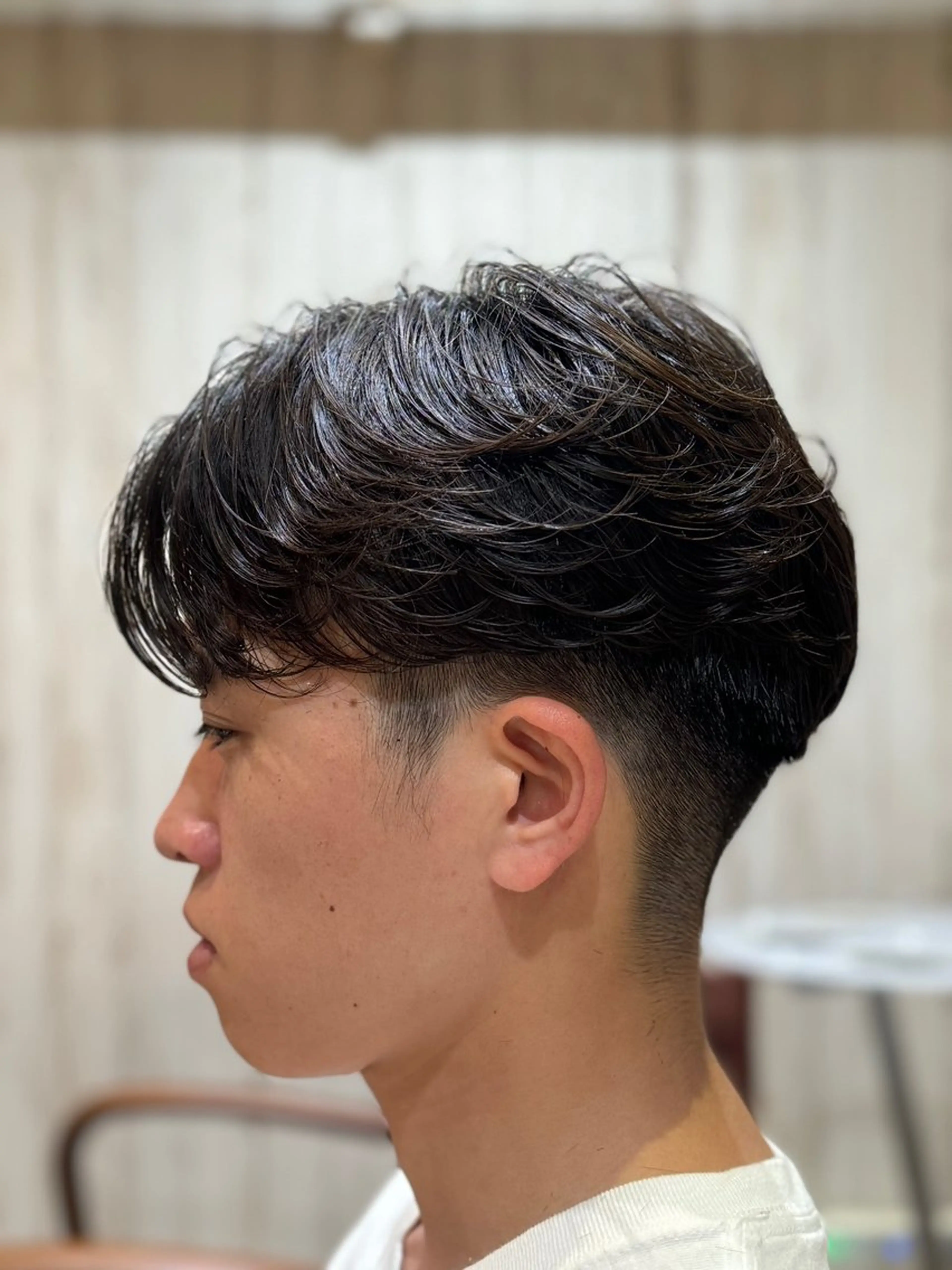 メンズ センターパート カルマパーマ メンズ韓国風 マッシュ メンズパーマ 井上 浅朝のヘアスタイル