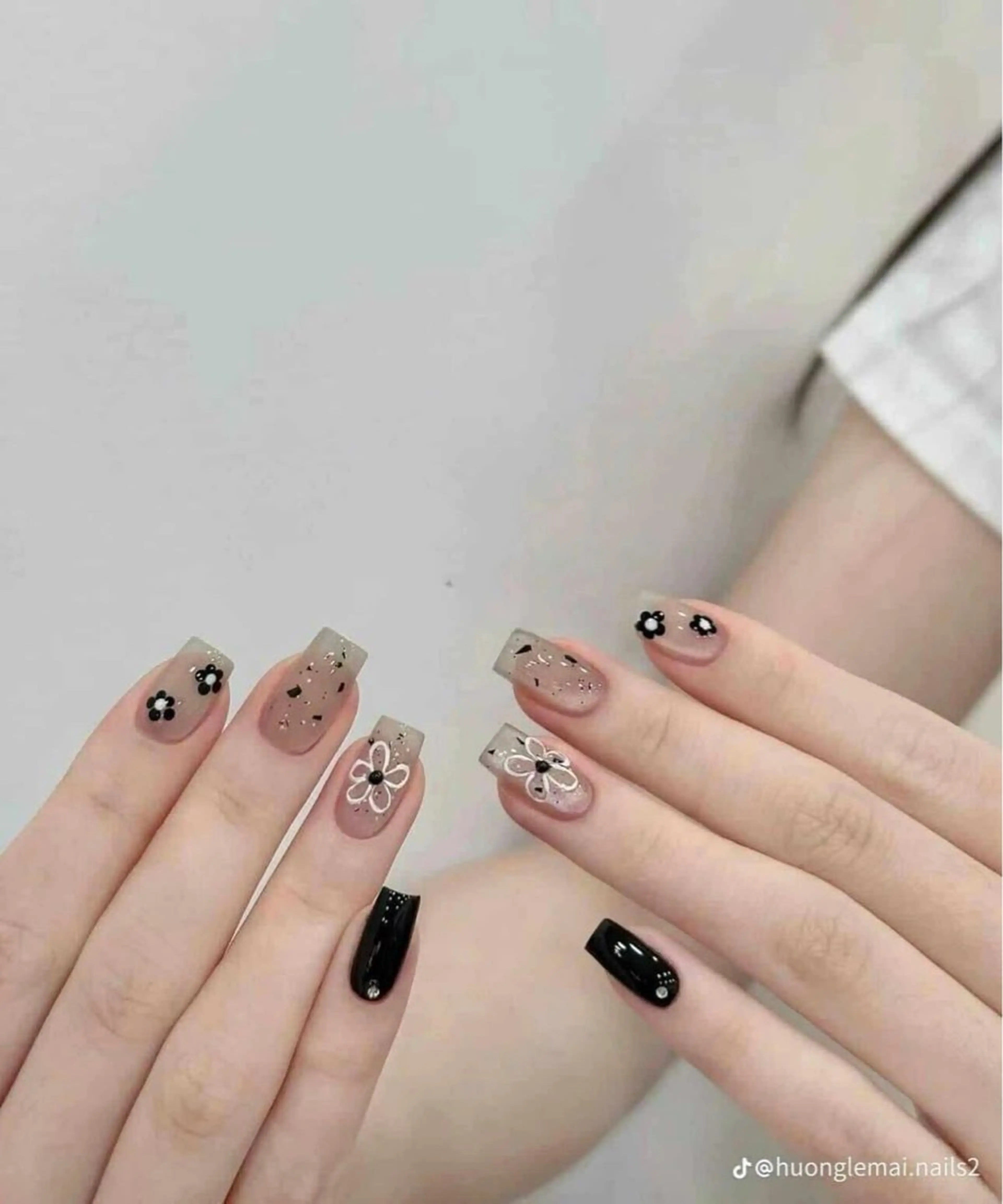 ネイル 持ち込み ハンドネイル ANA.CHUO NAILSのネイルデザイン