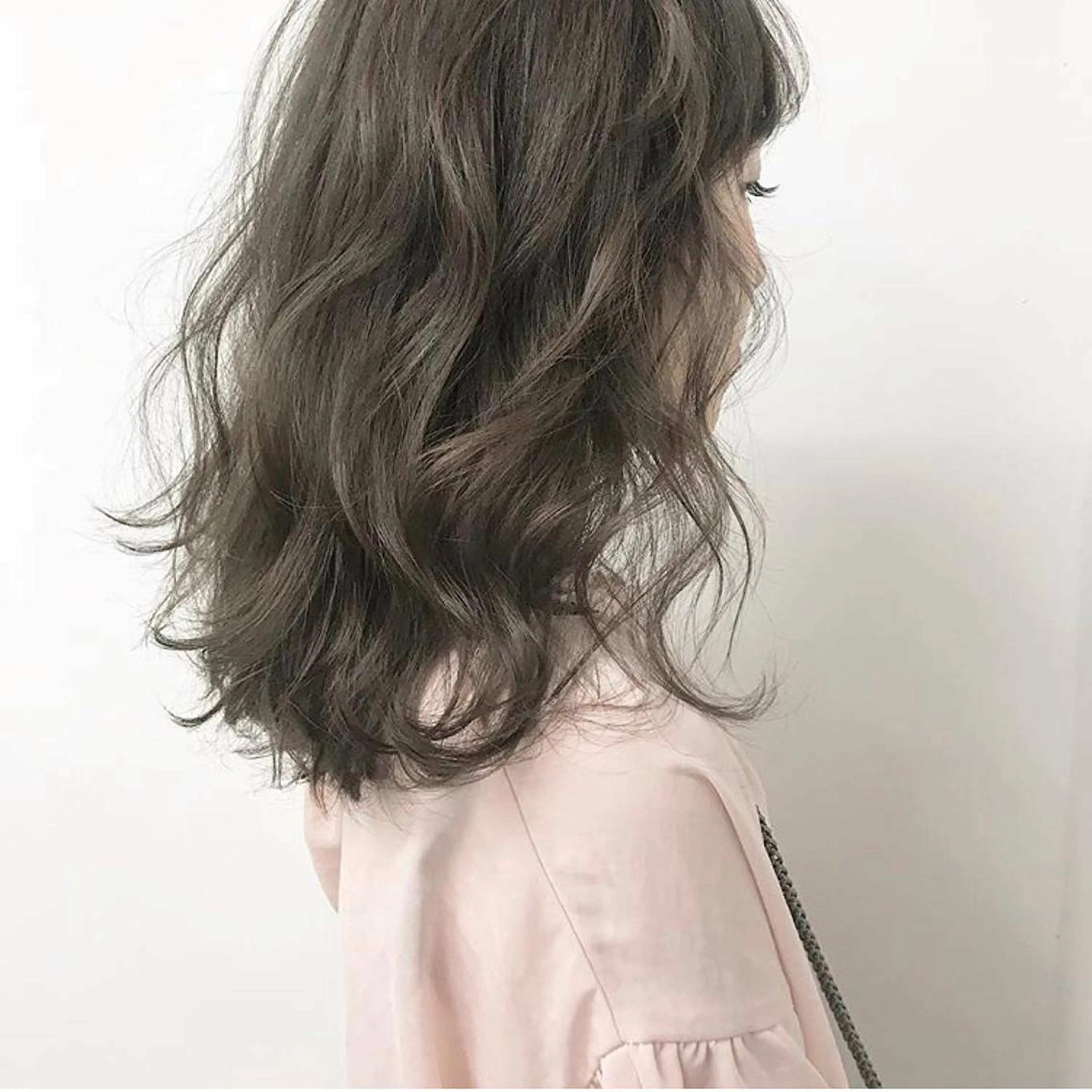 セミロング カラー ヘアアレンジ ネイル マツエク・マツパ NUU所属・滝島 真帆のヘアスタイル
