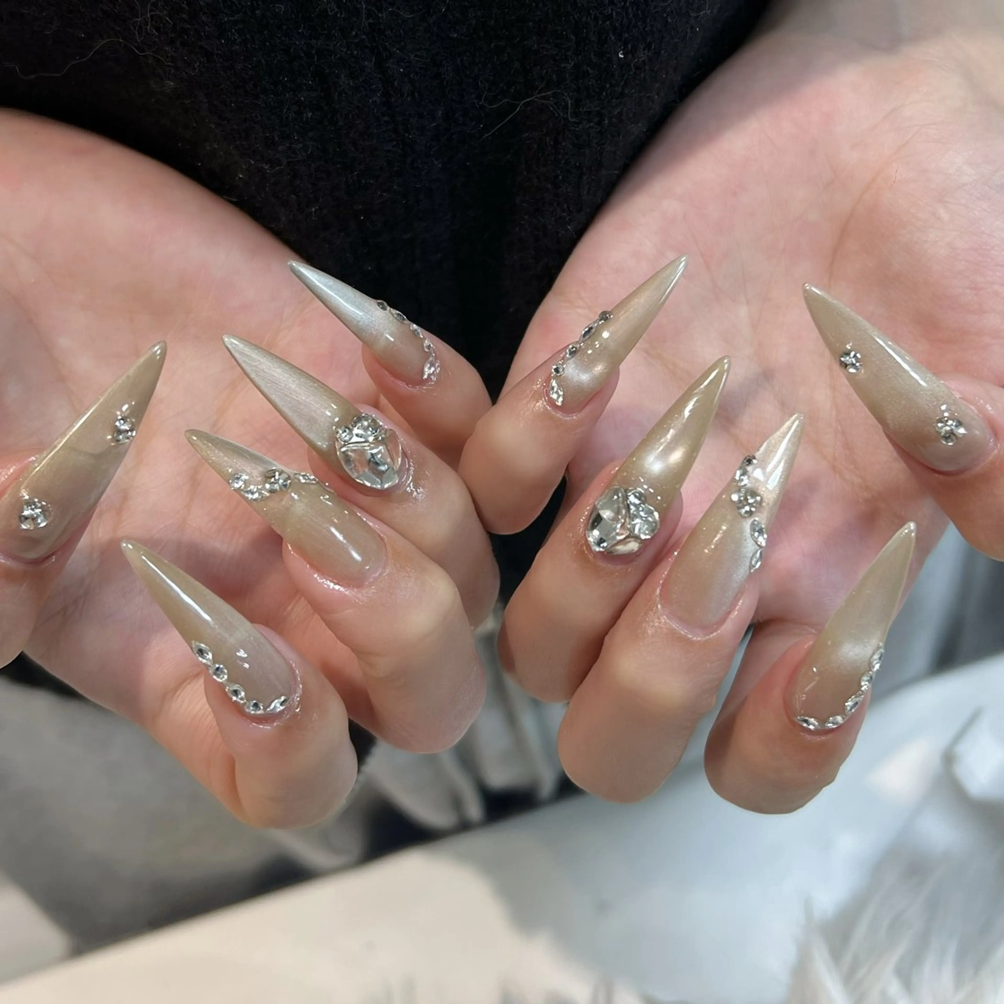ネイル ボルドー ブラウン チークネイル ドット フットネイル ハンドネイル Julli NailStudioのネイルデザイン