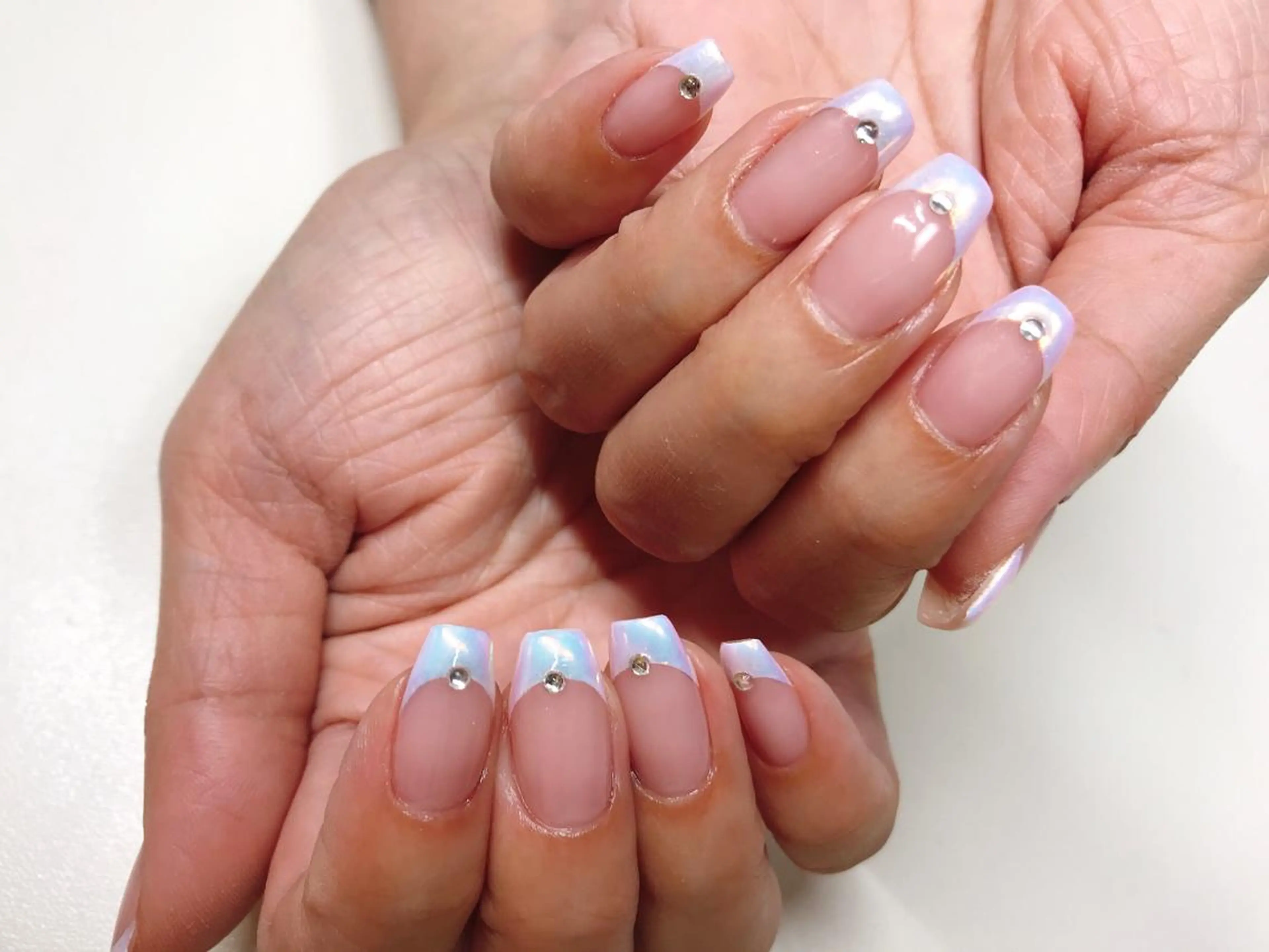 ネイル オーロラネイル フレンチネイル ミラーネイル emu nail所属・平井 彩香のネイルデザイン