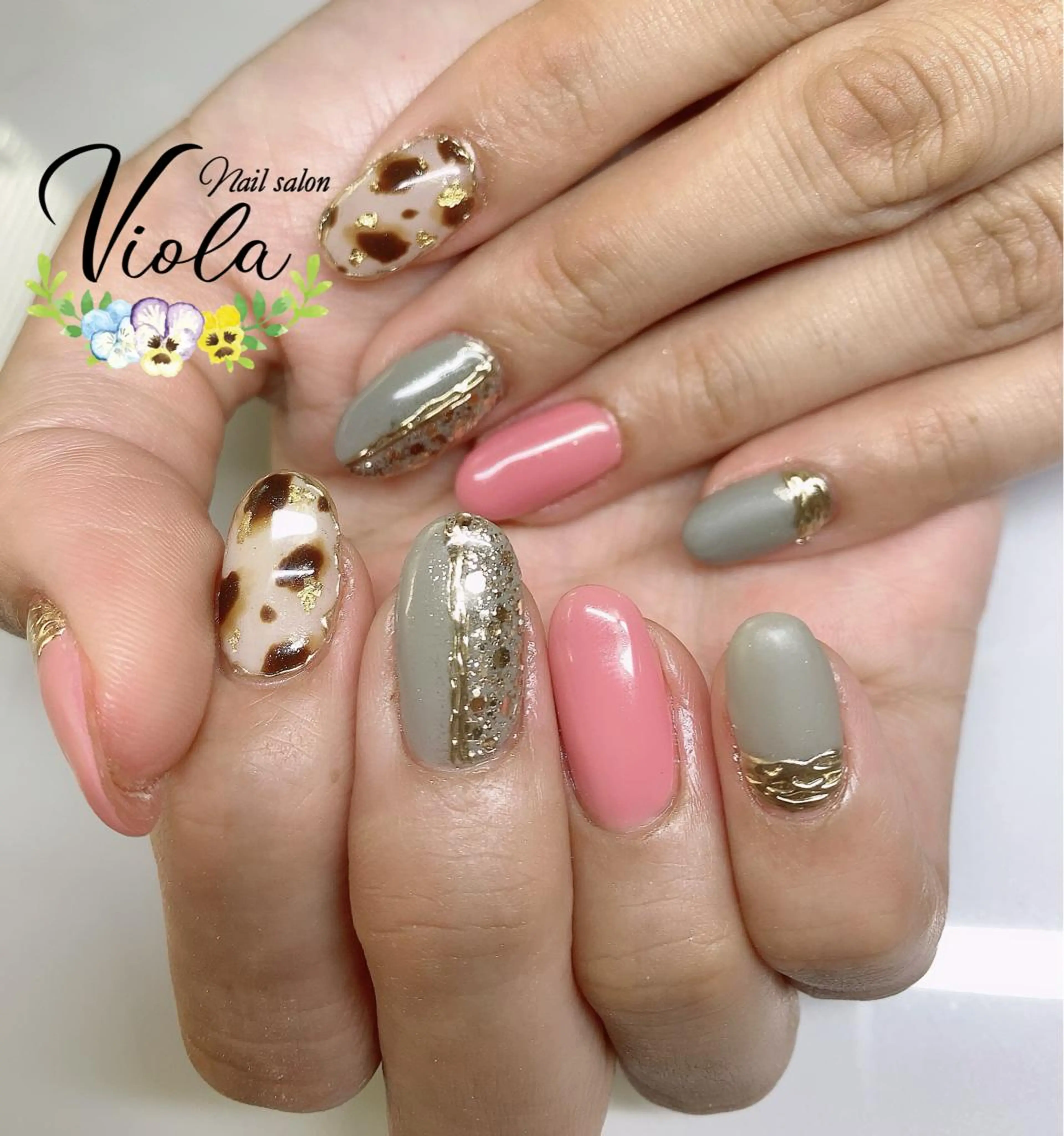 ネイル アニマル柄 アートネイル キラキラネイル マットネイル ミラーネイル ハンドネイル Nailsalon Viola所属・ネイルサロン Violaのネイルデザイン