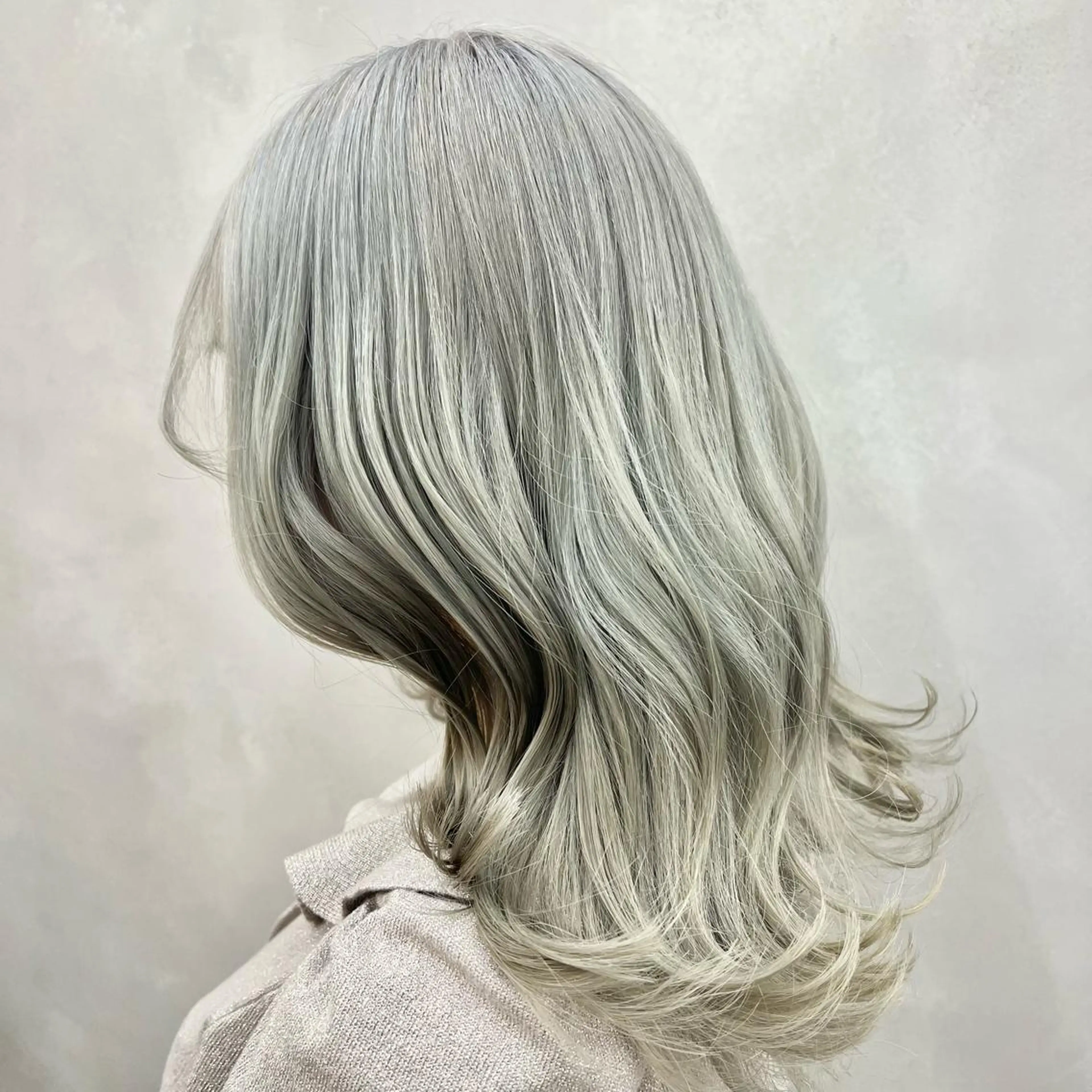 セミロング カラー 🤍髪質改善➕透明感 カラー🤍川上葵のヘアスタイル