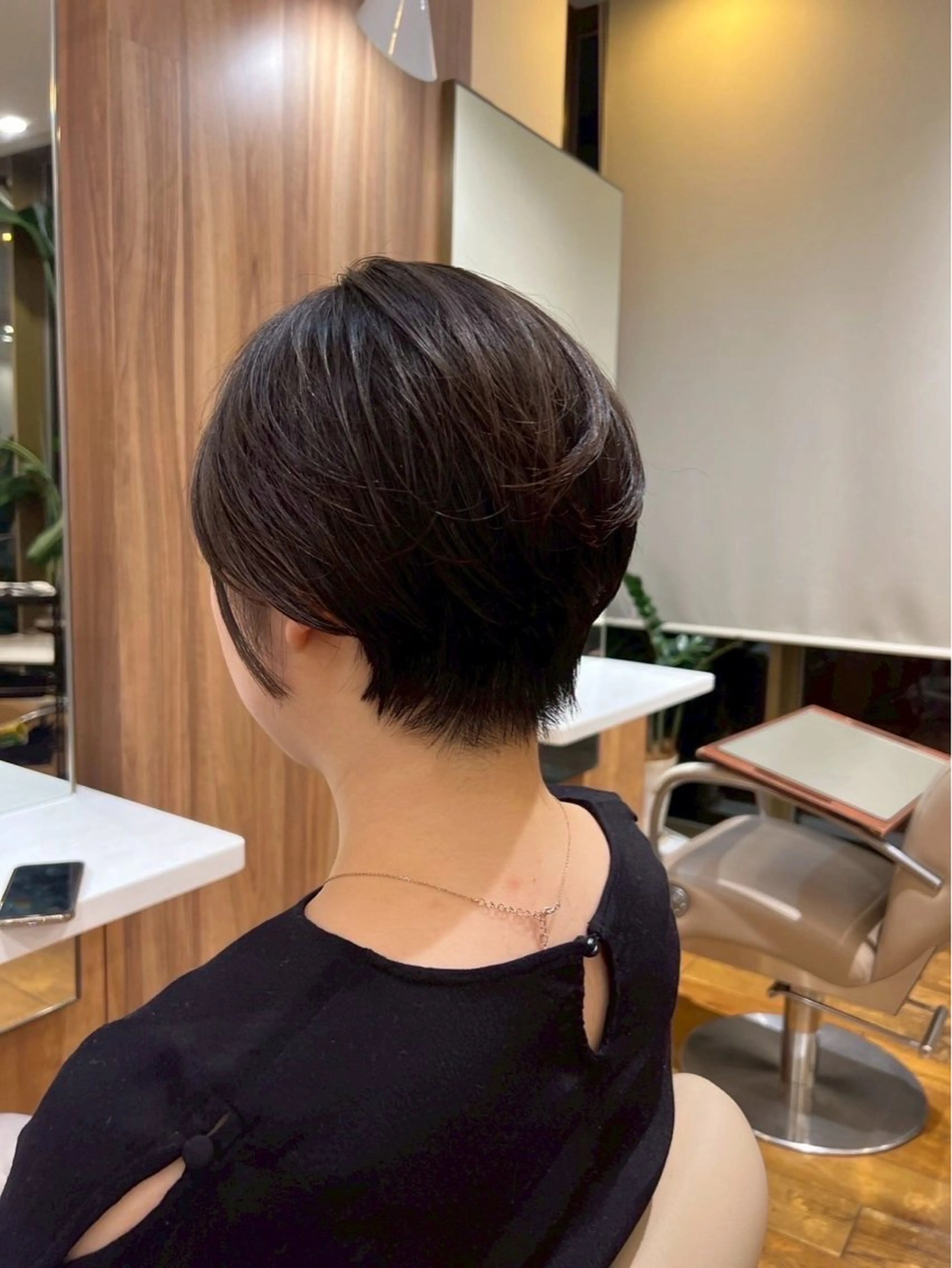 ショート カラー 根本 琴子のヘアスタイル