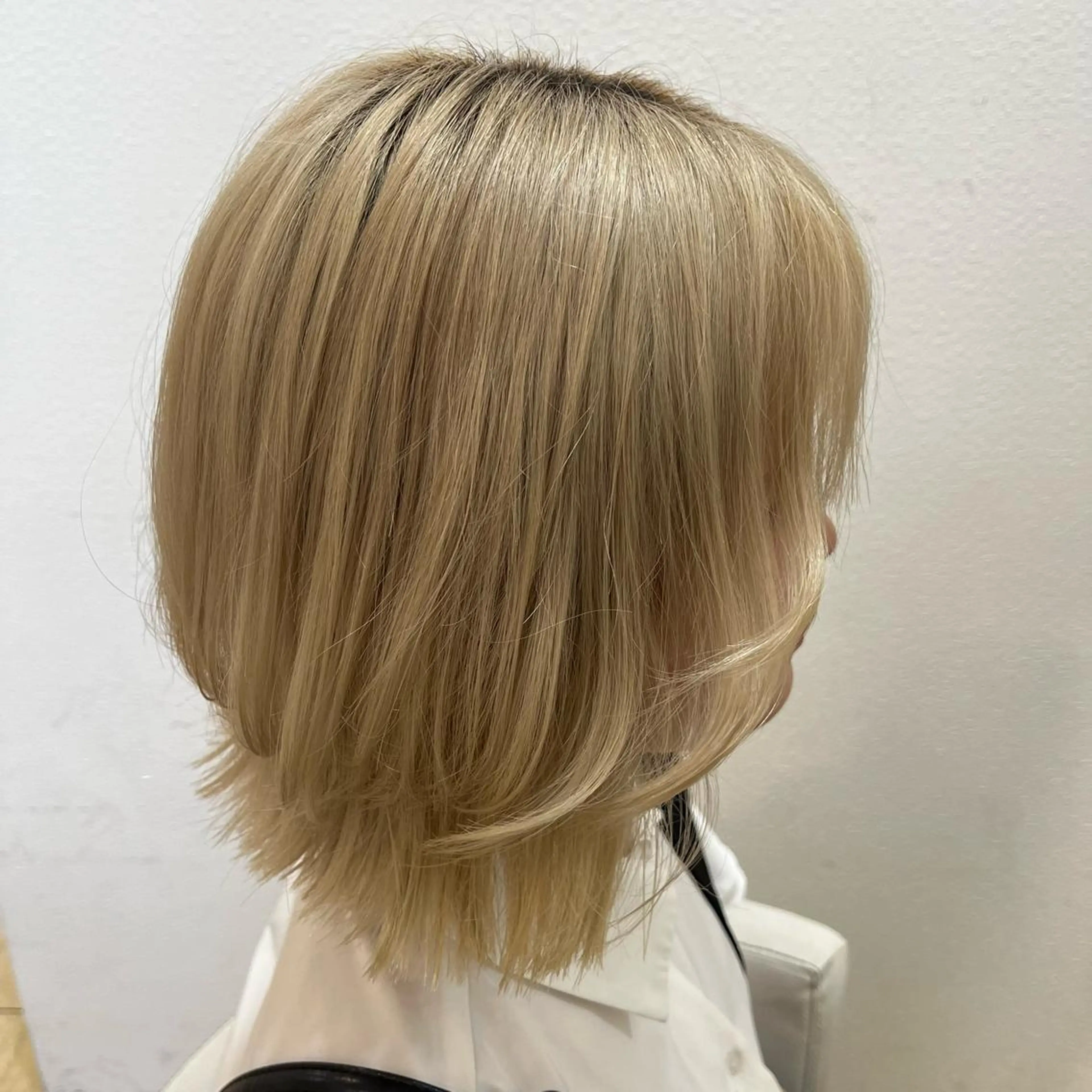 ミディアム ミディアムレイヤー レイヤーカット ヘアカラー 美粧ほそや所属・斉藤 凜のヘアスタイル