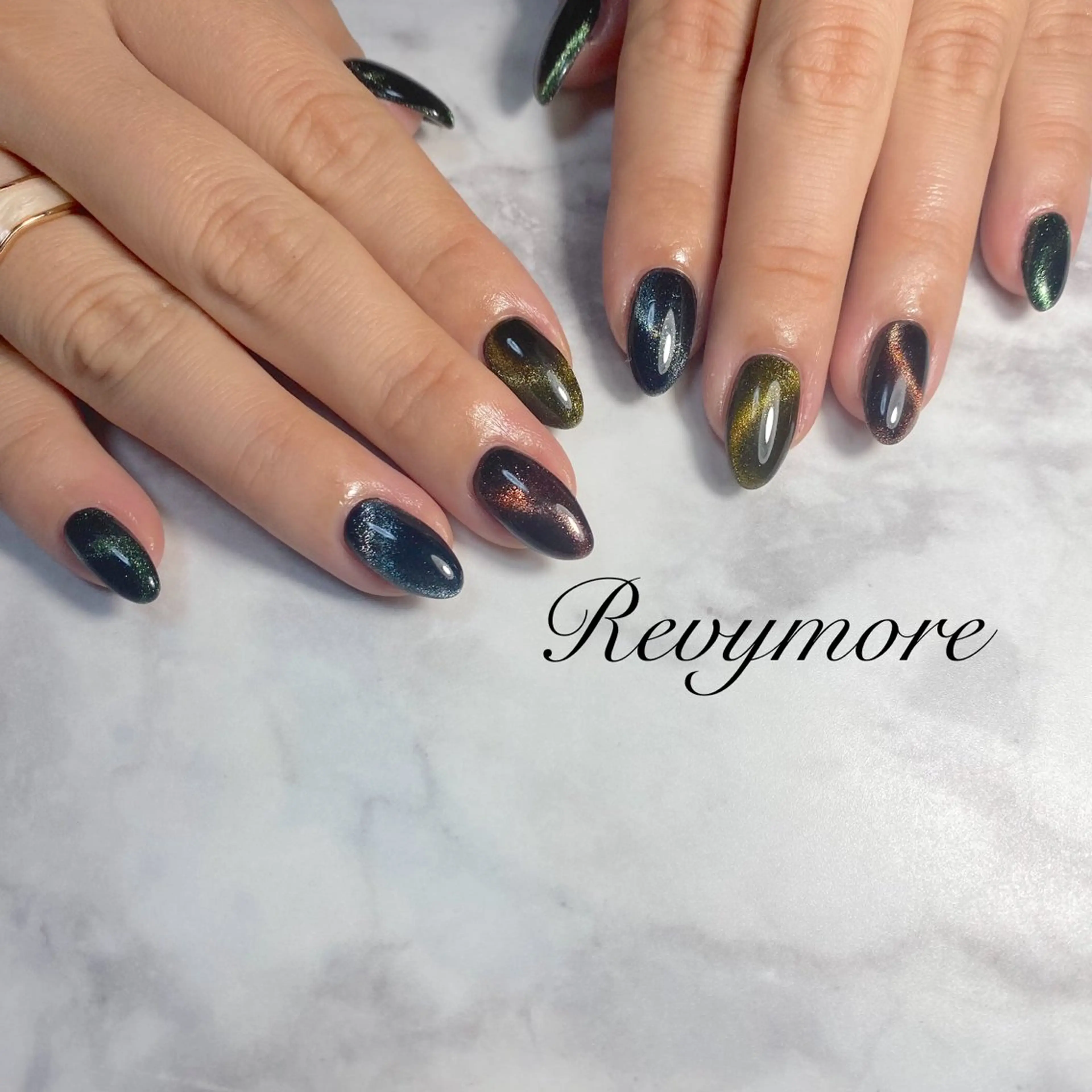 ネイル ジェルネイル キラキラネイル 韓国ネイル マグネットネイル ニュアンスネイル nail salon Revymore所属・nail salon Revymoreのネイルデザイン