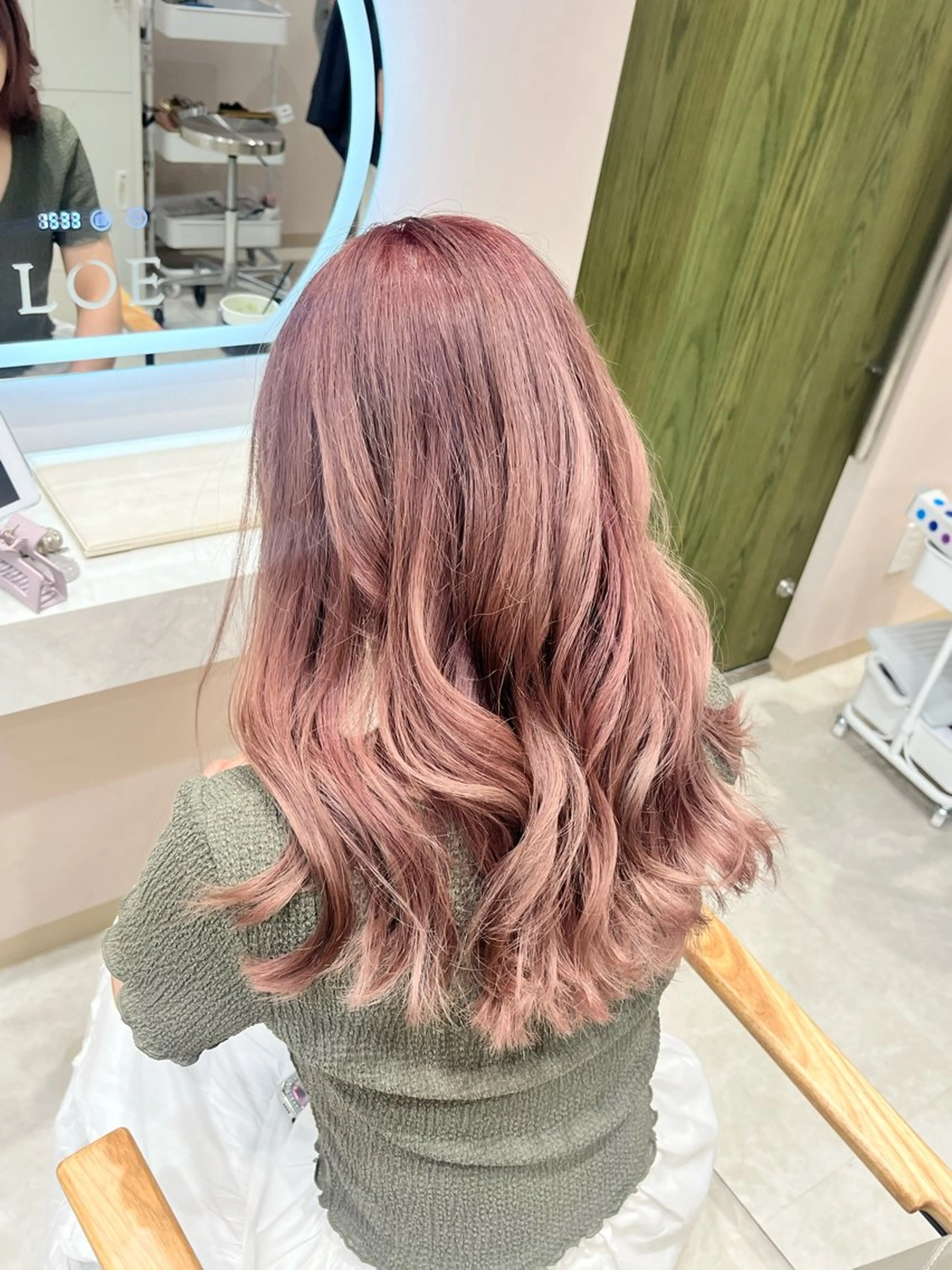 セミロング カット ヘアカラー トリートメント ラフィスヘアードープ所属・レイヤーと透明感の アユカ 髪質改善のヘアスタイル