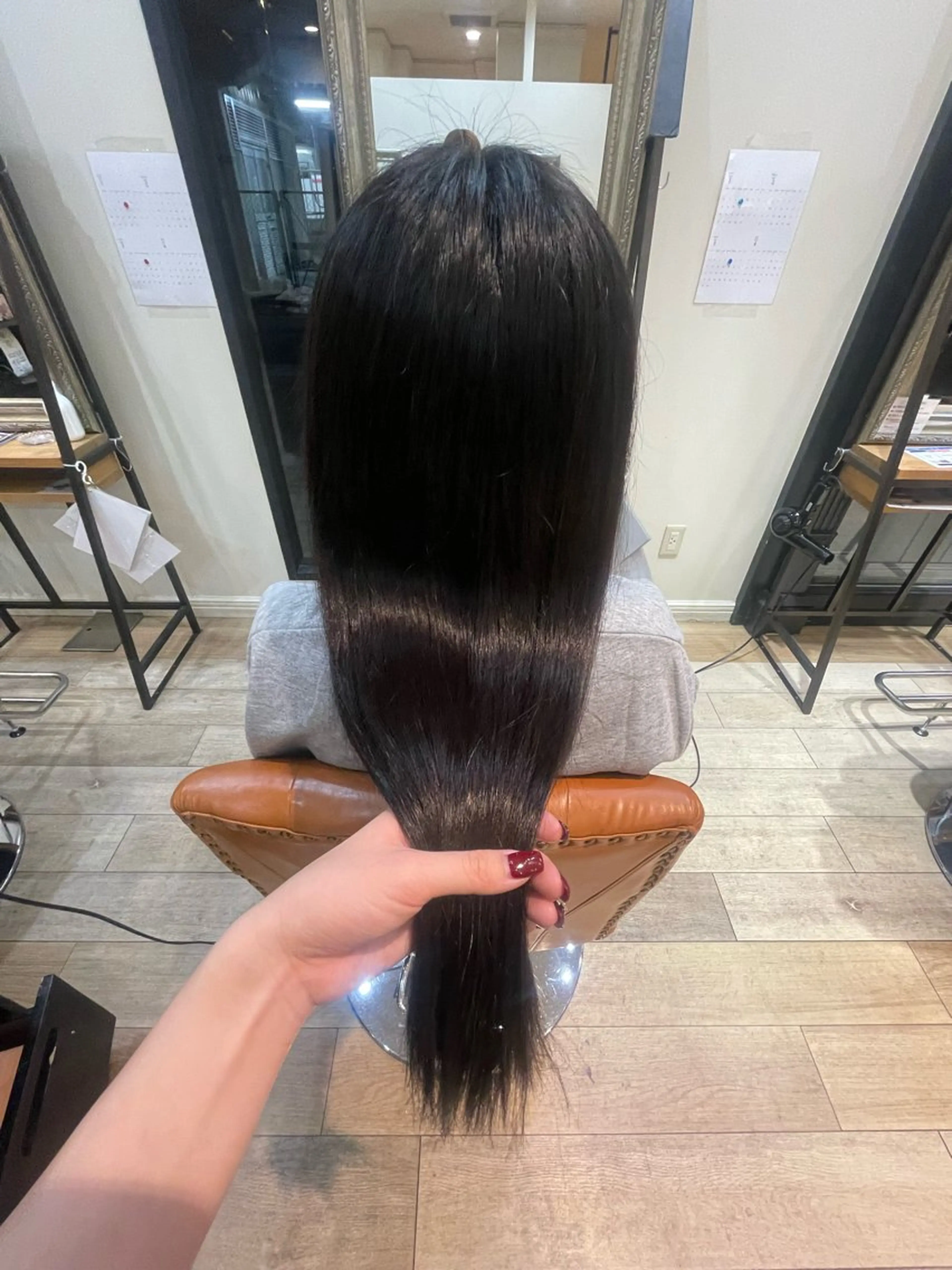 ロング カラー 黒髪 ブルーカラー ブルーブラック 松尾 遥花のヘアスタイル