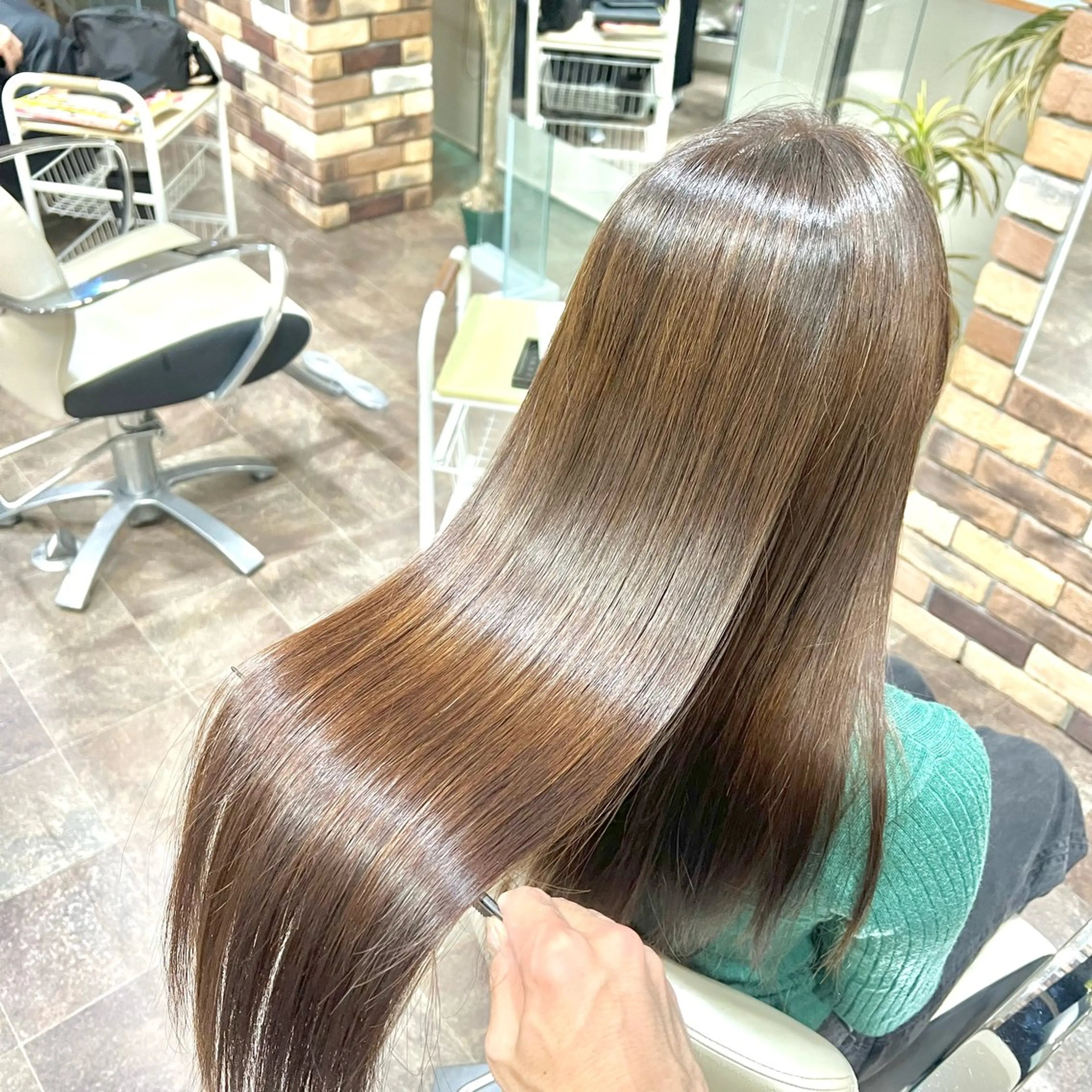 ロング カラー パーマ ロング カット ヘアカラー 縮毛矯正 トリートメント スパークヘア所属・大人女性の縮毛矯正/ お手入れ簡単/馬渕樹のヘアスタイル