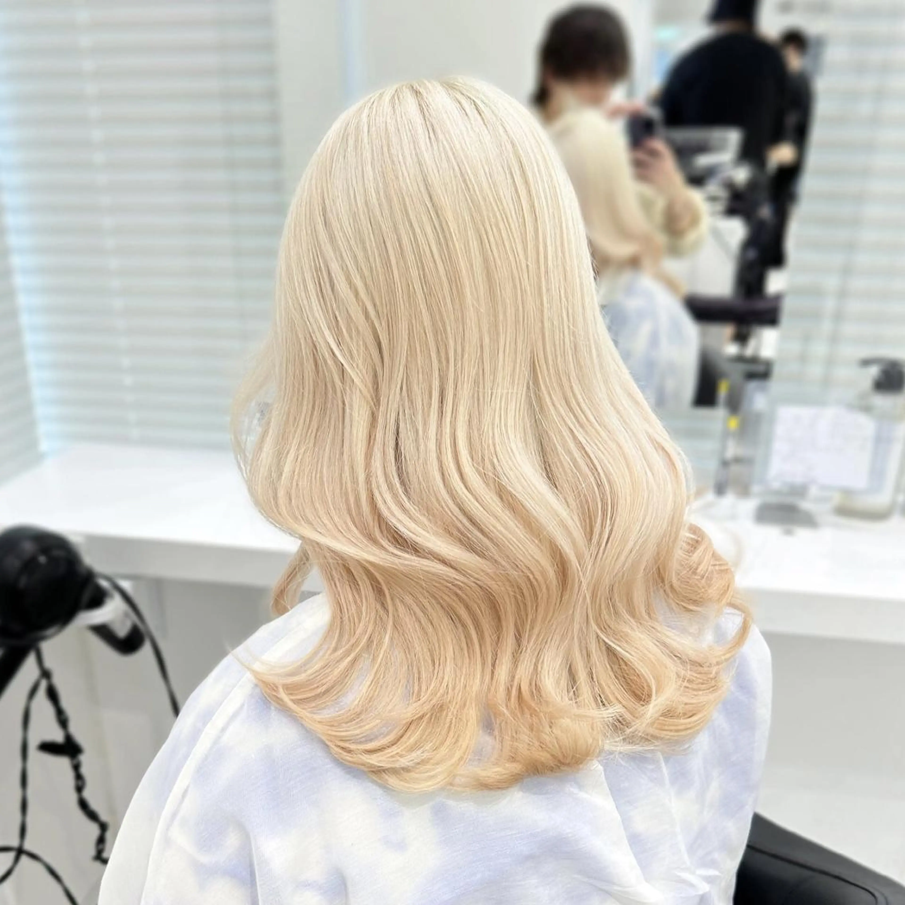 カラー ハイトーン🤍ブロン ド🤍MISAKIのヘアスタイル