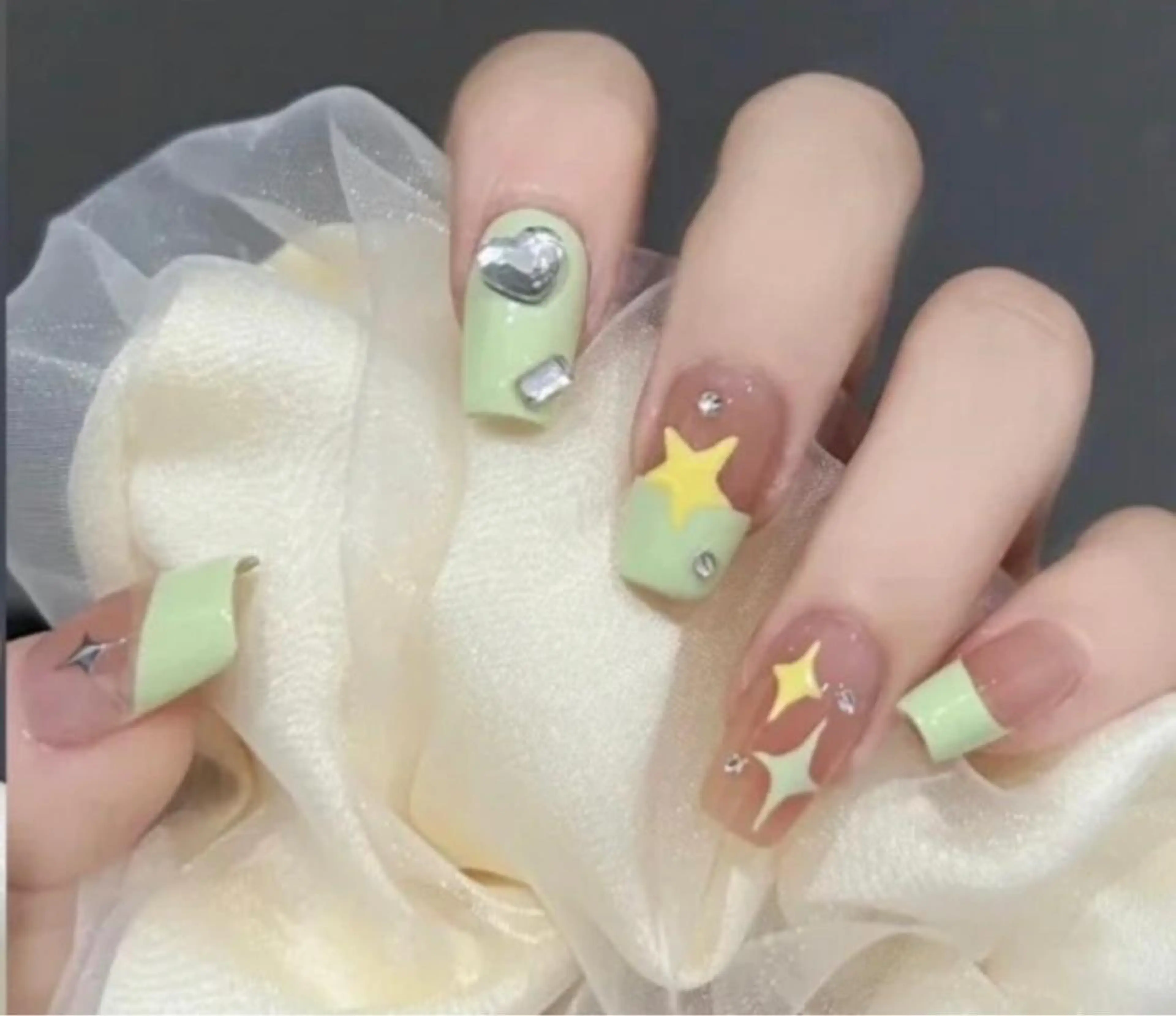 ネイル ハンドネイル ハンドケア 🤩 Yuliaユリアのネイルデザイン