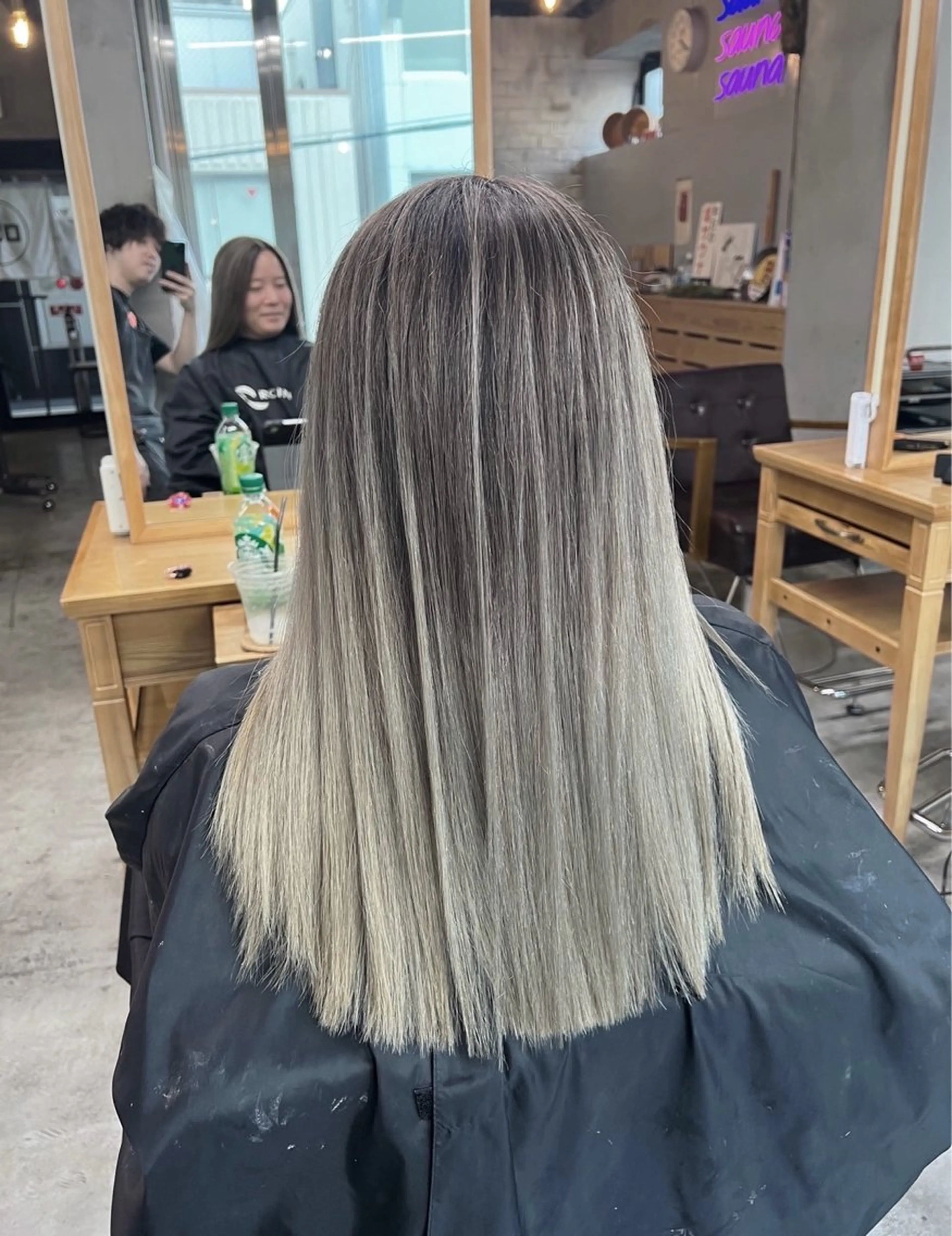 セミロング カラー バレイヤージュ レイヤーカット ヘアカラー トリートメント ROBIN所属・指名数No.1 /NAOYAのヘアスタイル