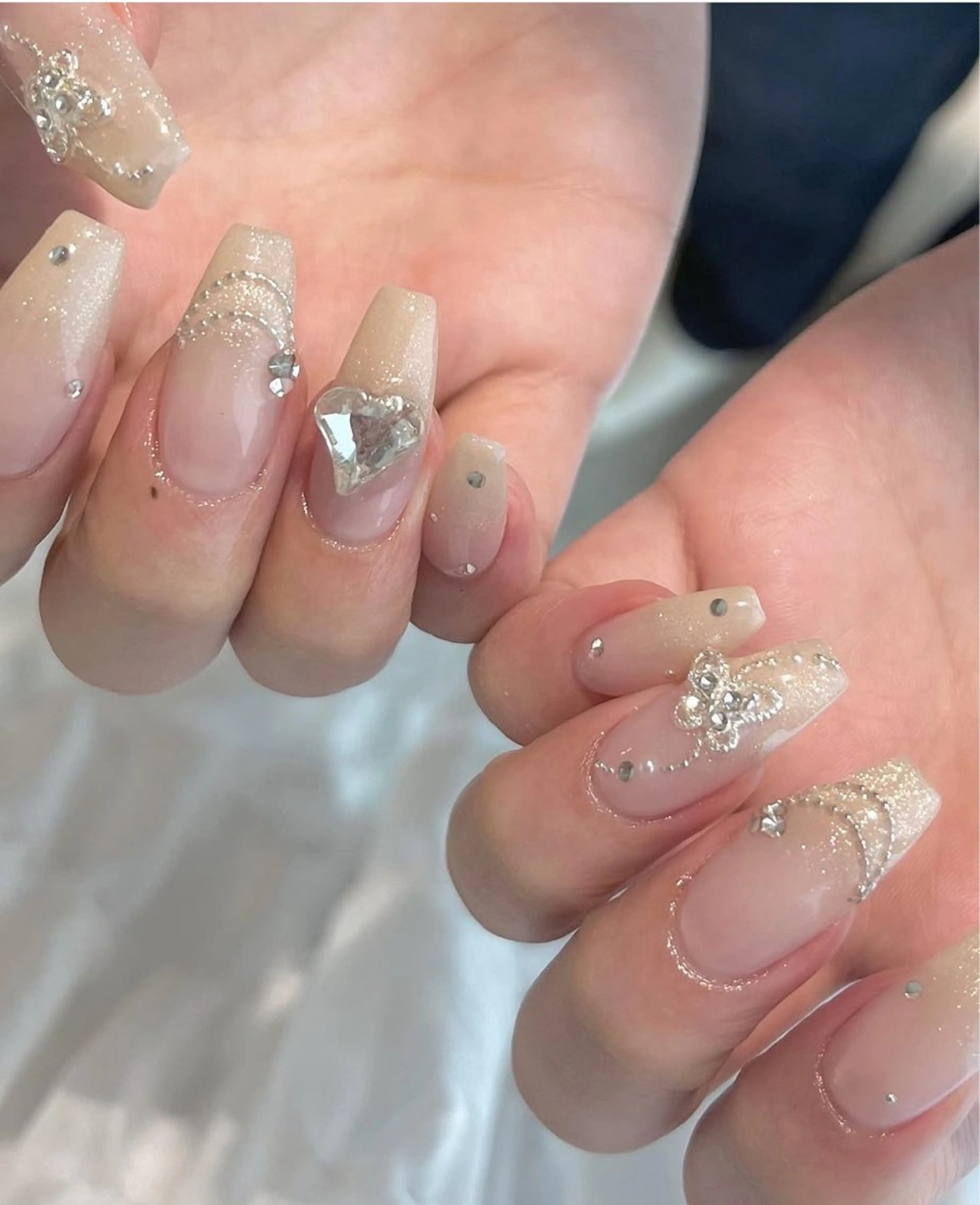 ネイル 長さ出し グラデーション キラキラネイル 韓国ネイル ラメ(グリッター) ハンドネイル ハンドケア Chisa Nail Studio所属・リ リのネイルデザイン