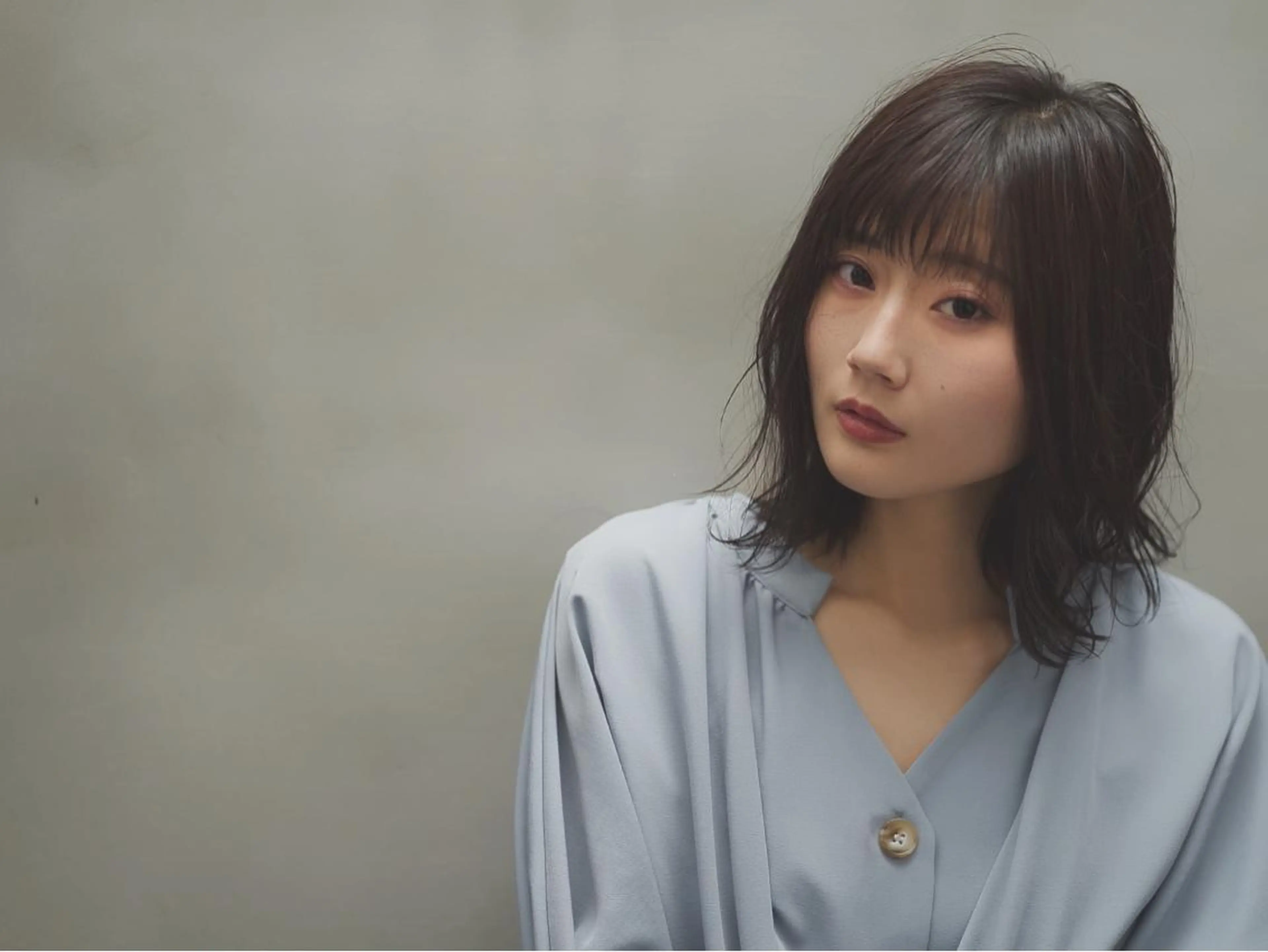 ミディアム 萩原 仁のヘアスタイル