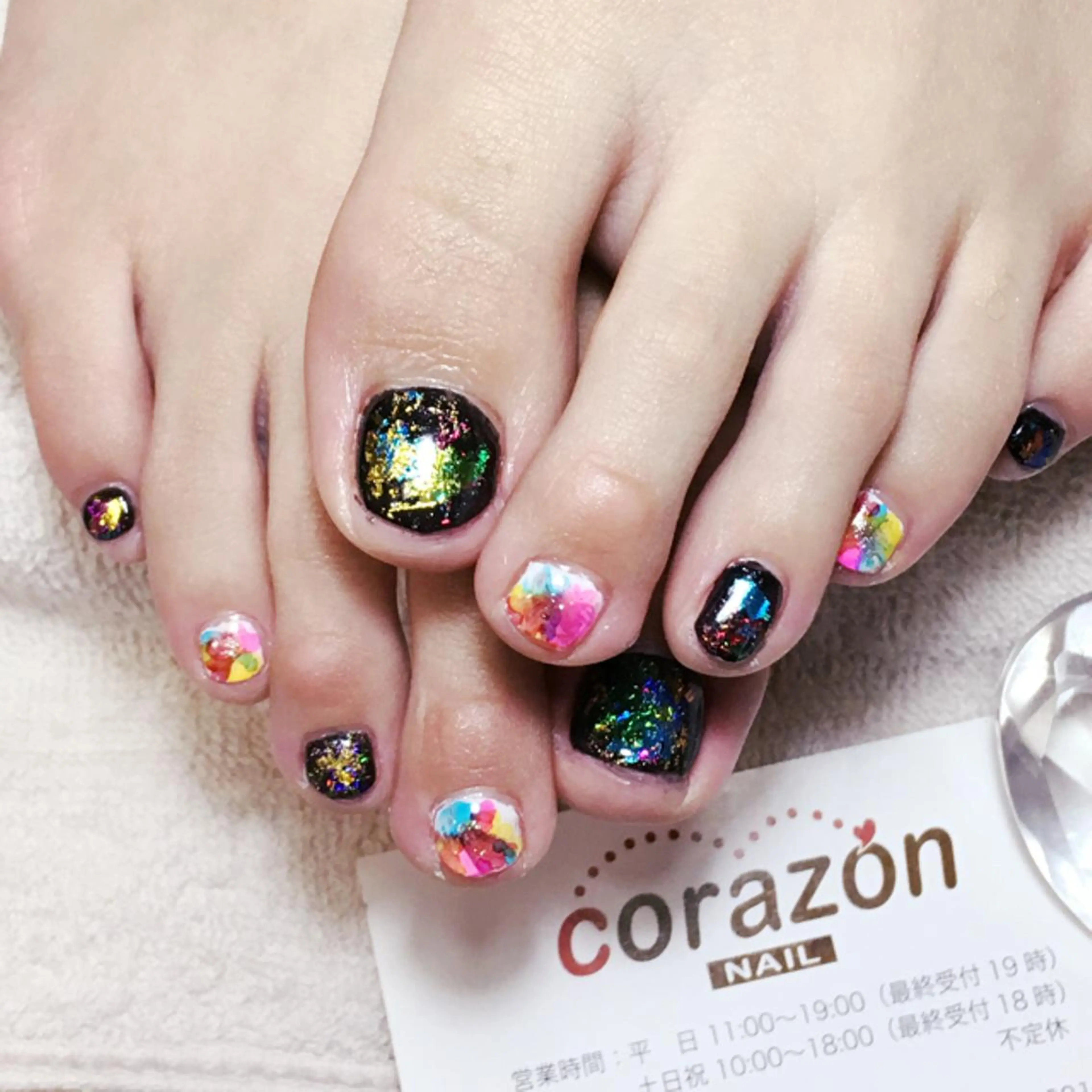 ネイル ブルー キラキラネイル ニュアンスネイル ピンク 赤色 フットネイル corazon所属・ネイリスト aicoのネイルデザイン