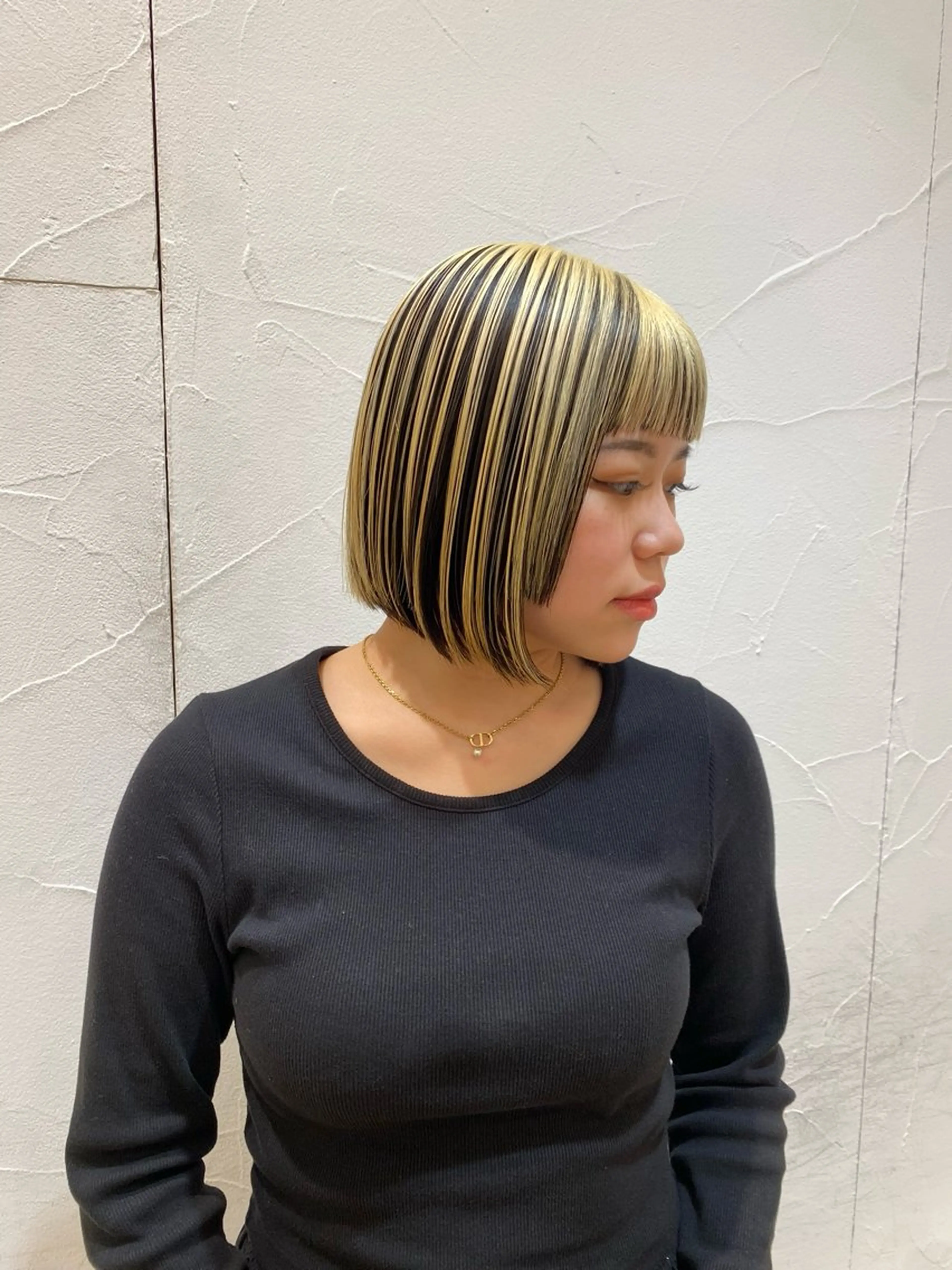 ミディアム カラー 浦野 遥のヘアスタイル