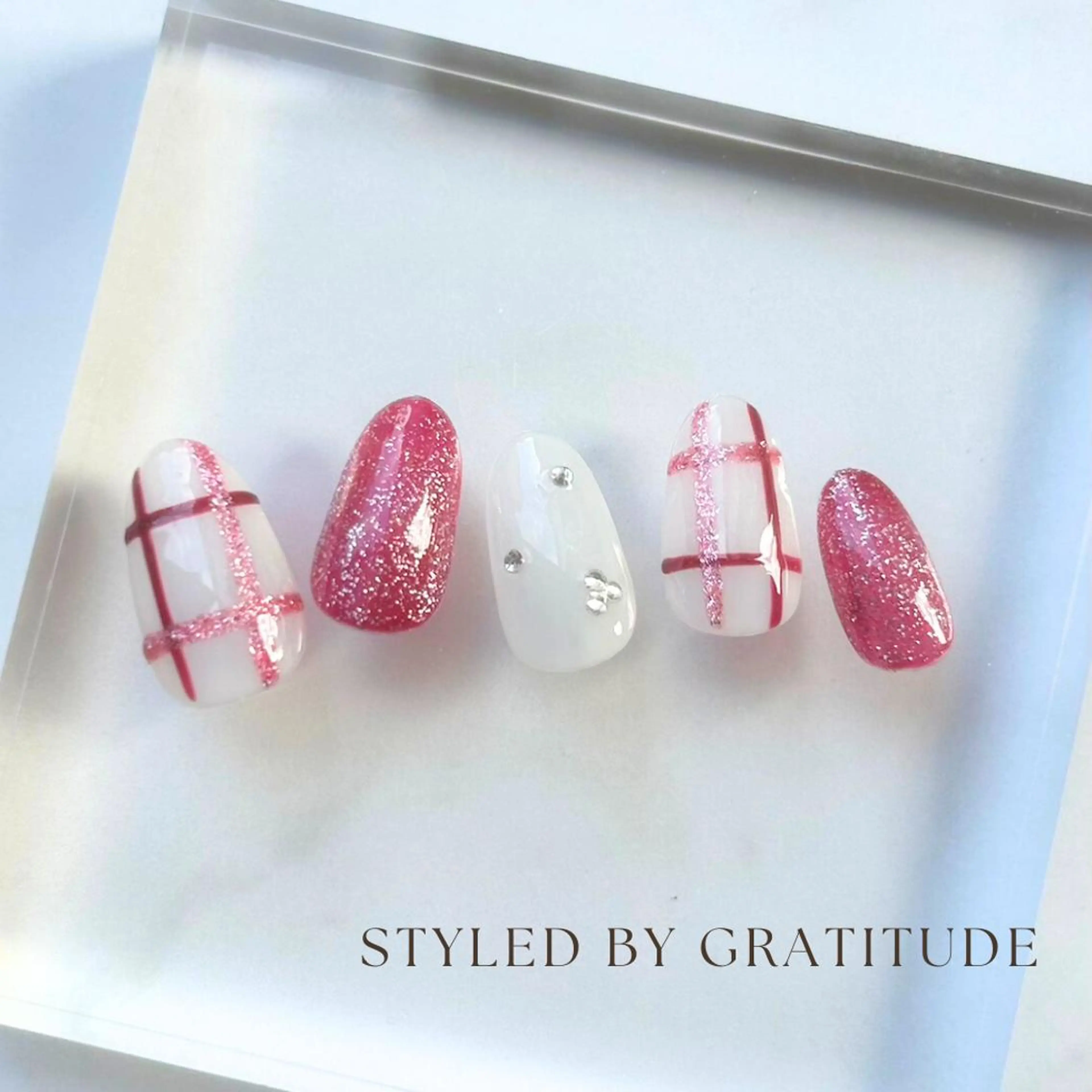 ネイル ガーリー ラメ(グリッター) ピンク ハンドネイル gratitude 牧田のネイルデザイン