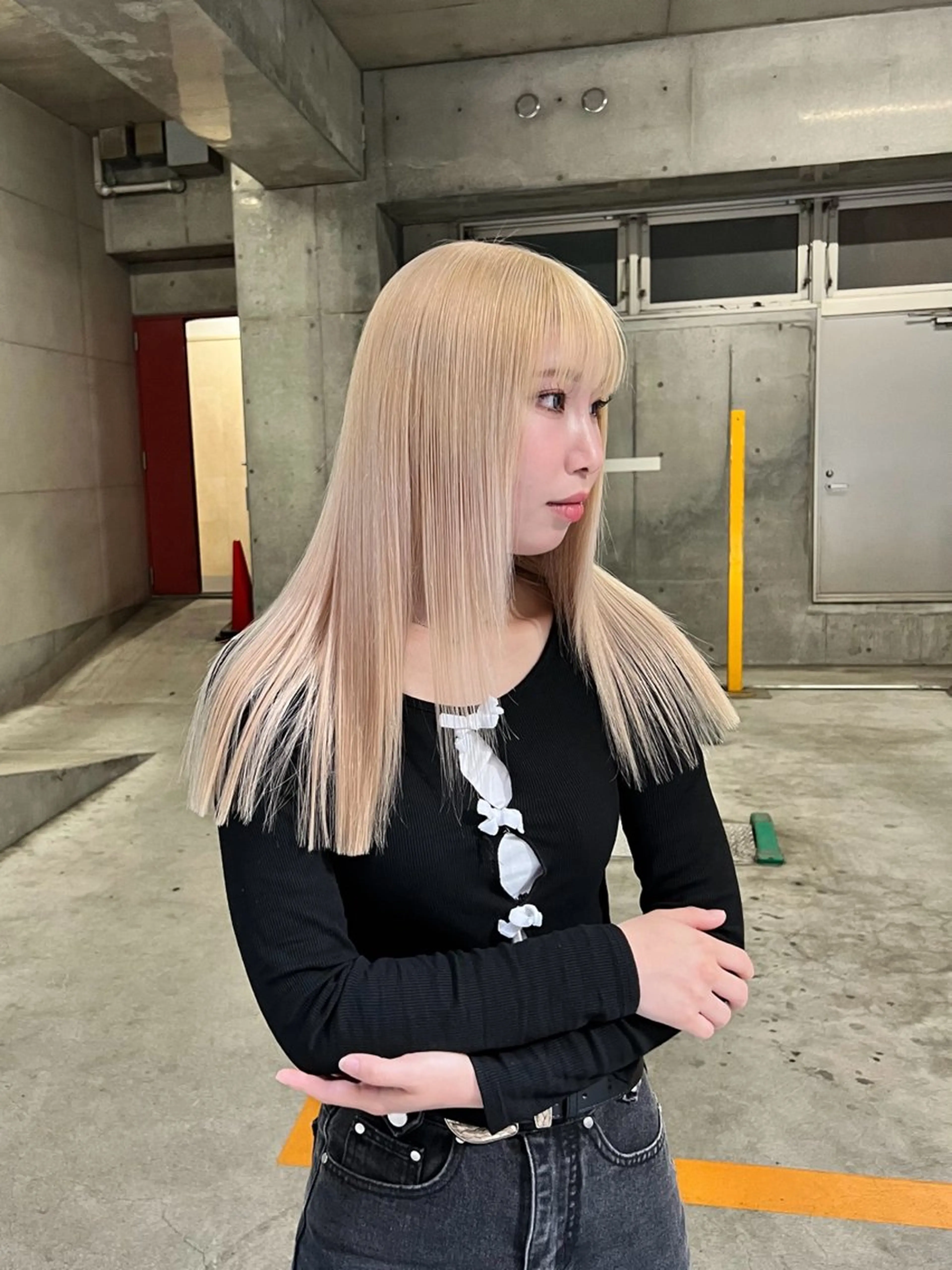 セミロング カラー 抜きっぱなしブロンド ブロンド ヘアカラー ムラ修正💎 艶髪ハイトーン💎のヘアスタイル