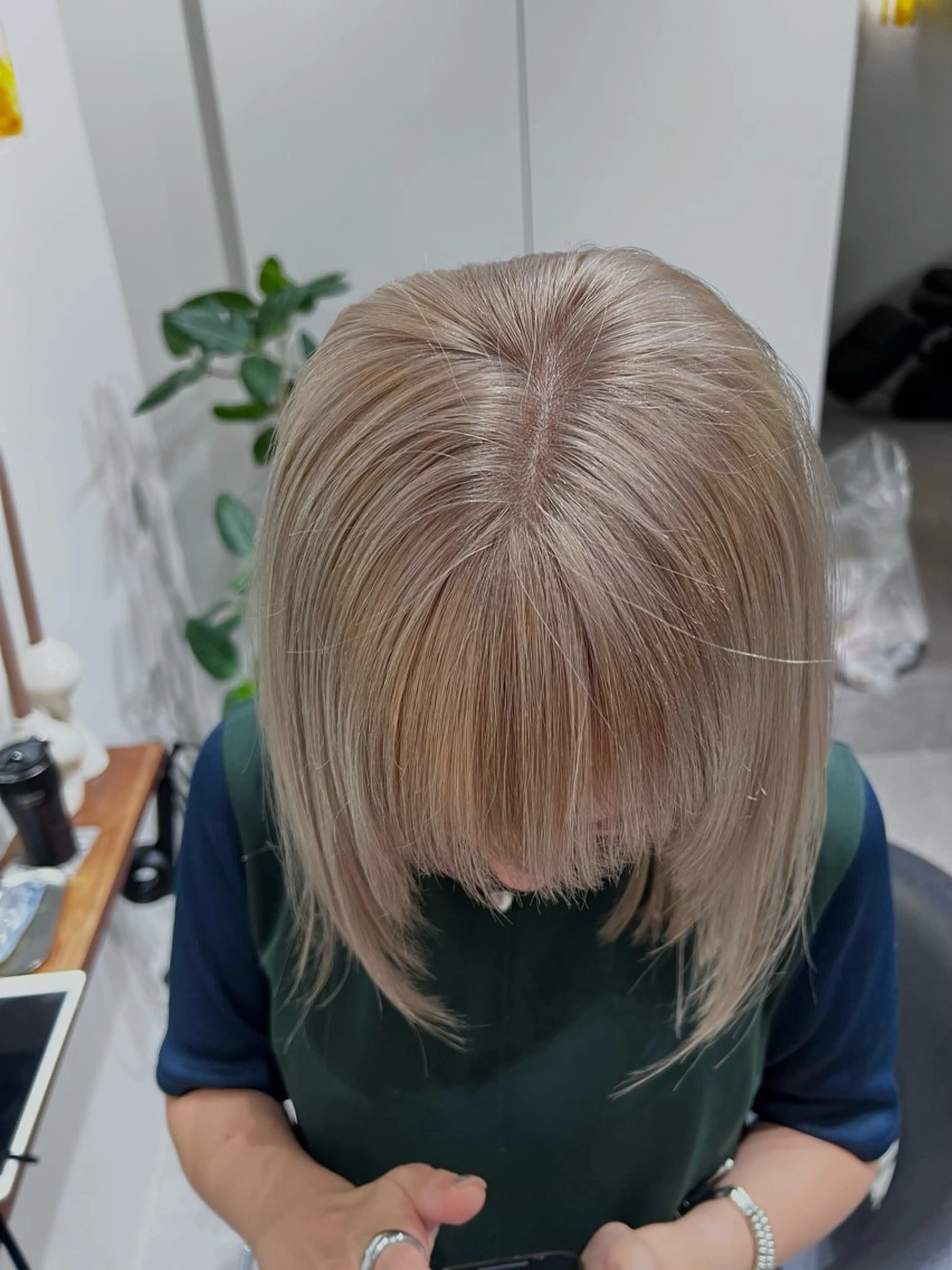 セミロング カラー ベージュカラー ブリーチ ダブルカラー ホワイトベージュ ヘアカラー TOIRO所属・山本 麗のヘアスタイル