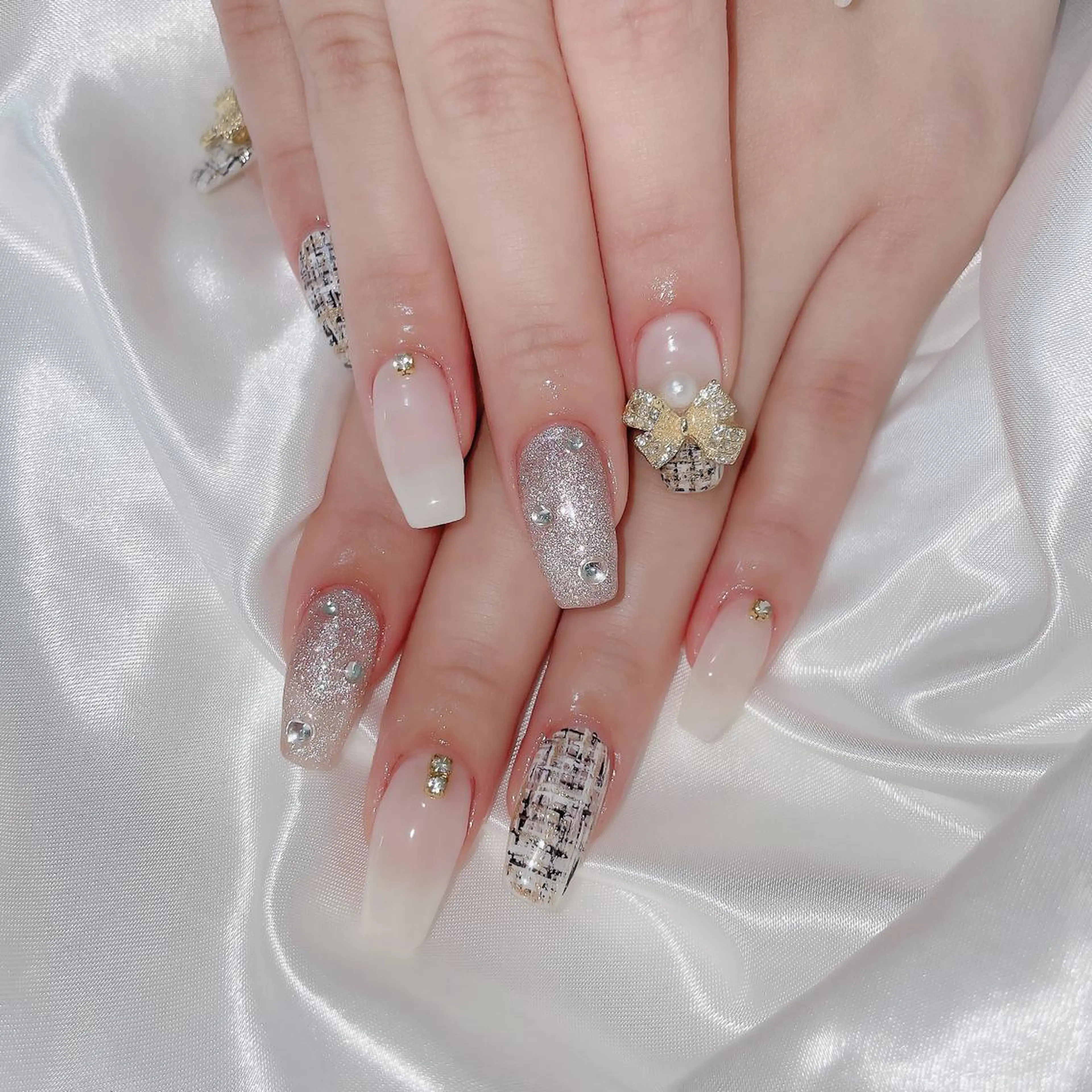 ネイル フラッシュネイル フットネイル フレンチネイル キラキラネイル 韓国ネイル merci nail所属・merci nailのネイルデザイン