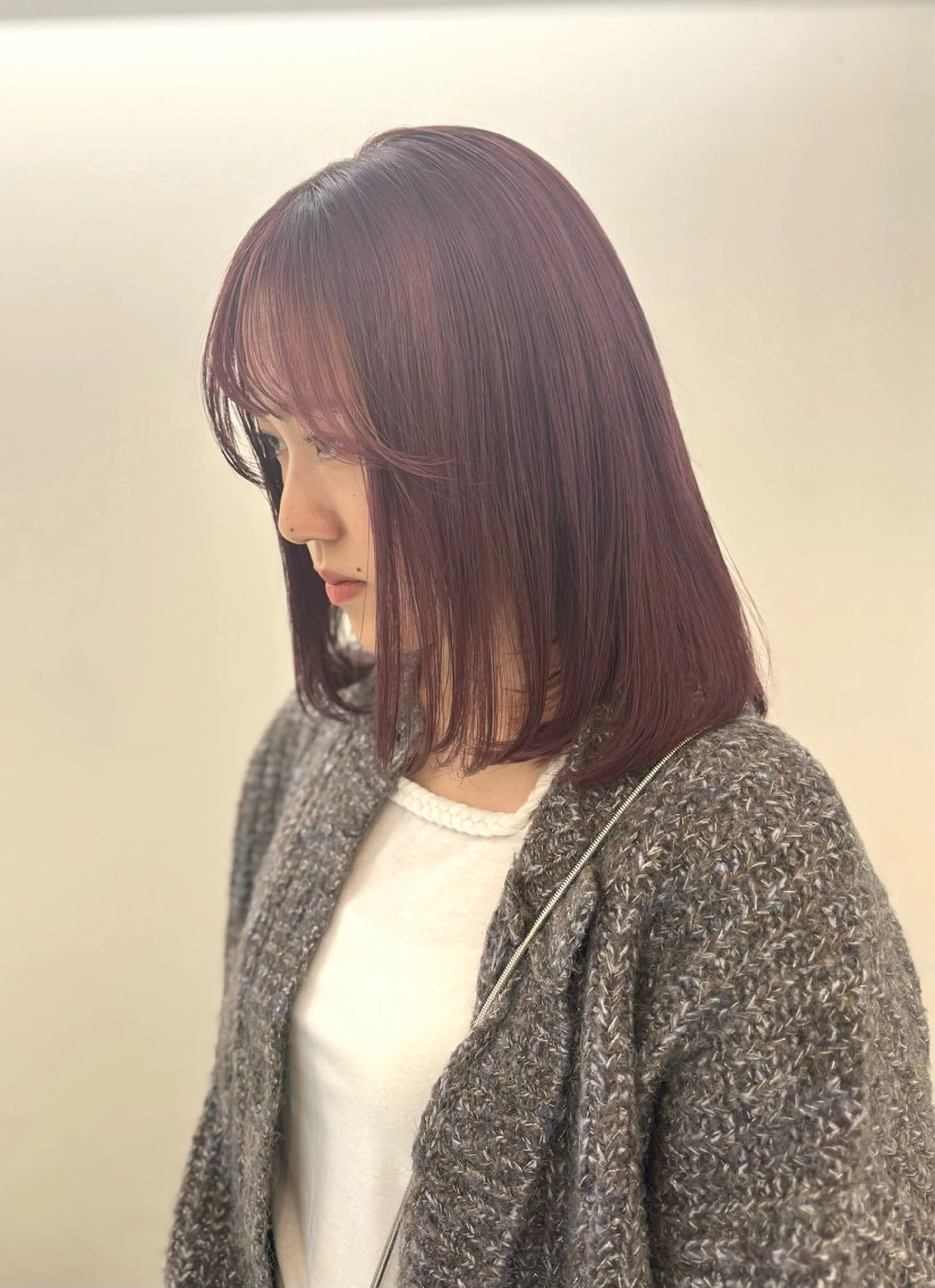 セミロング カラー コテ巻き風パーマ/ キミシマカイトのヘアスタイル