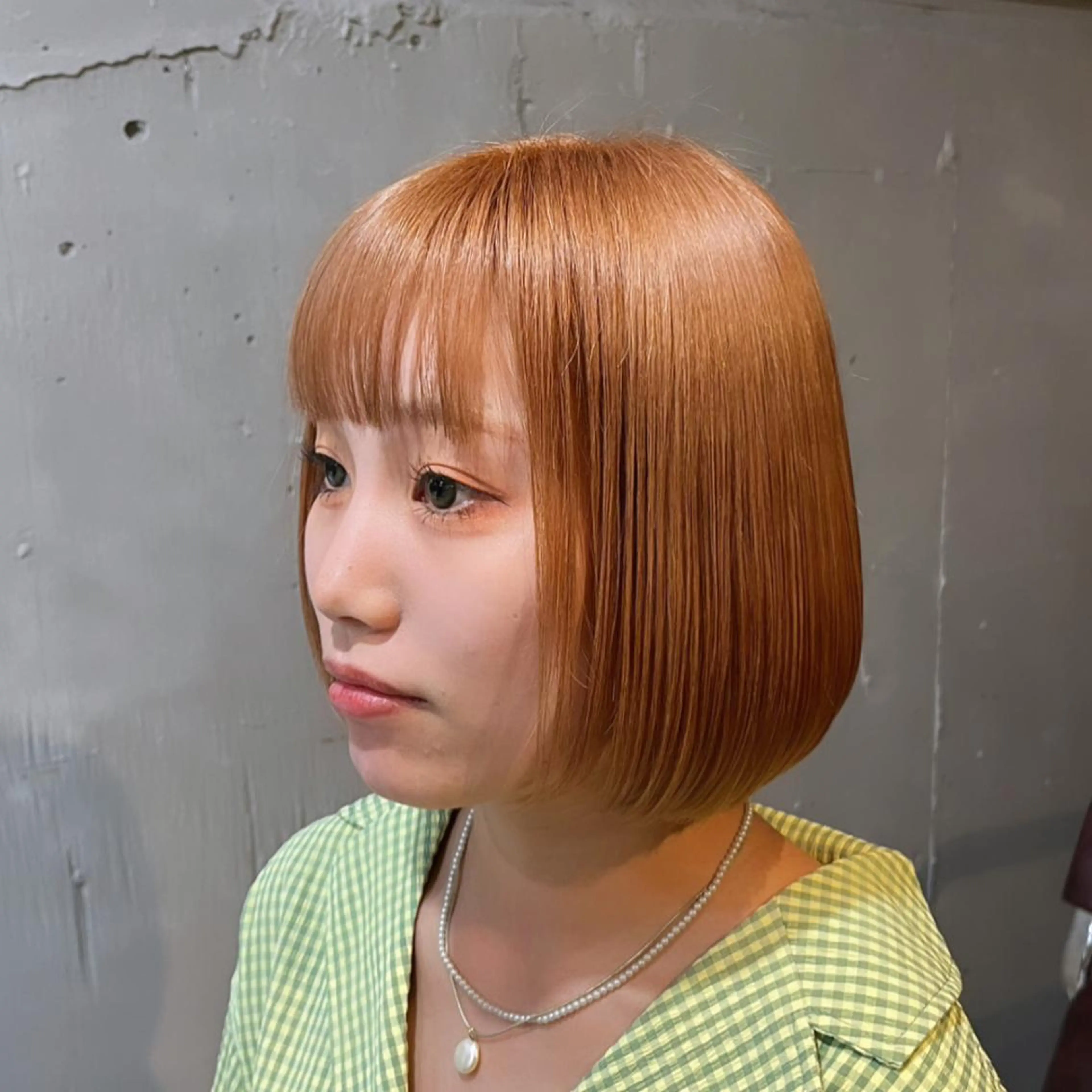 ミディアム カラー ハイトーンカラー オレンジ ピンクカラー ボブ ヘアカラー トリートメント ヘッドスパ ヘアセット カジュアルを女っぽく 𝗮𝘆𝗮𝗰𝗼のヘアスタイル