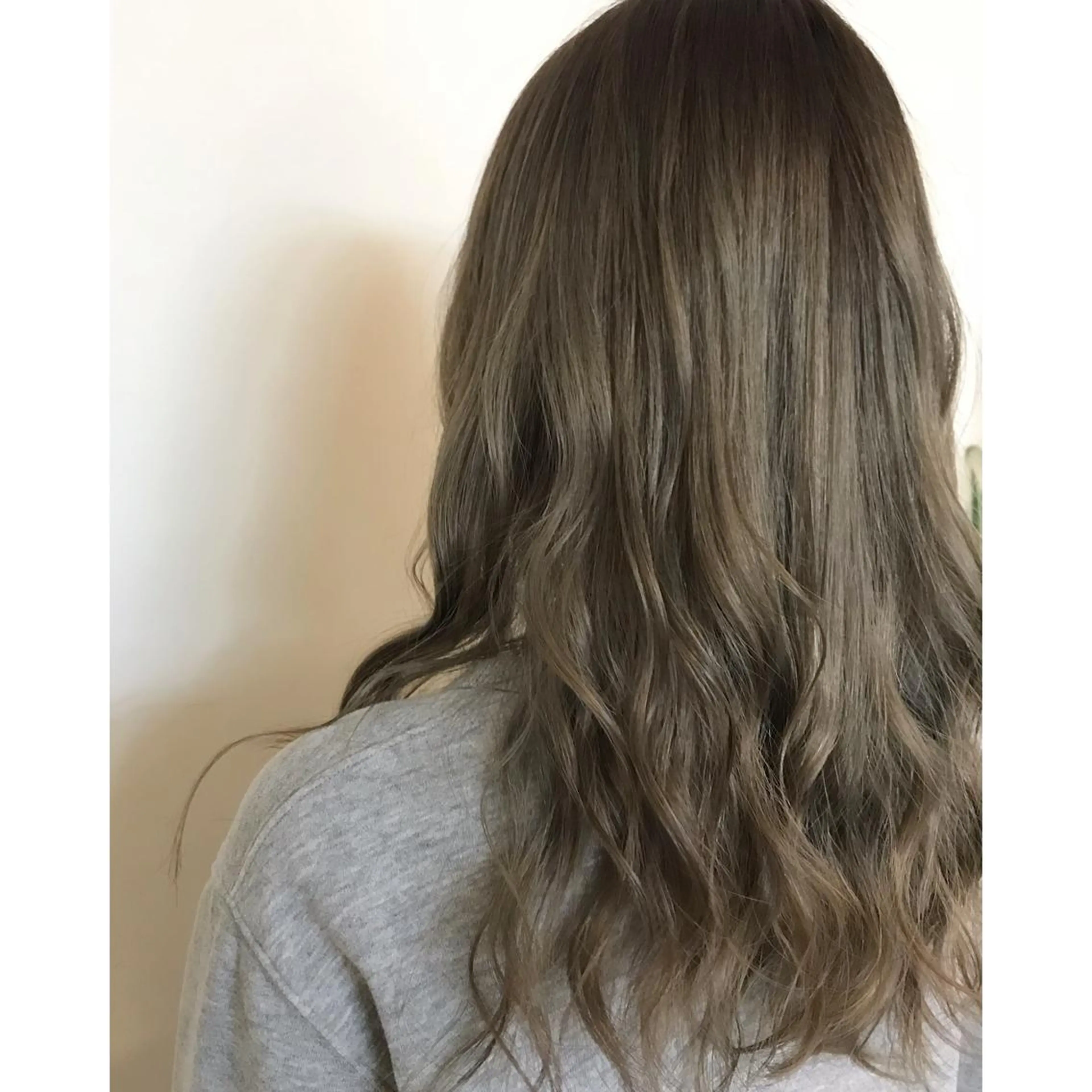 ロング カラー アディクシーカラー ブリーチ 坂西 春果のマツエク・マツパデザイン