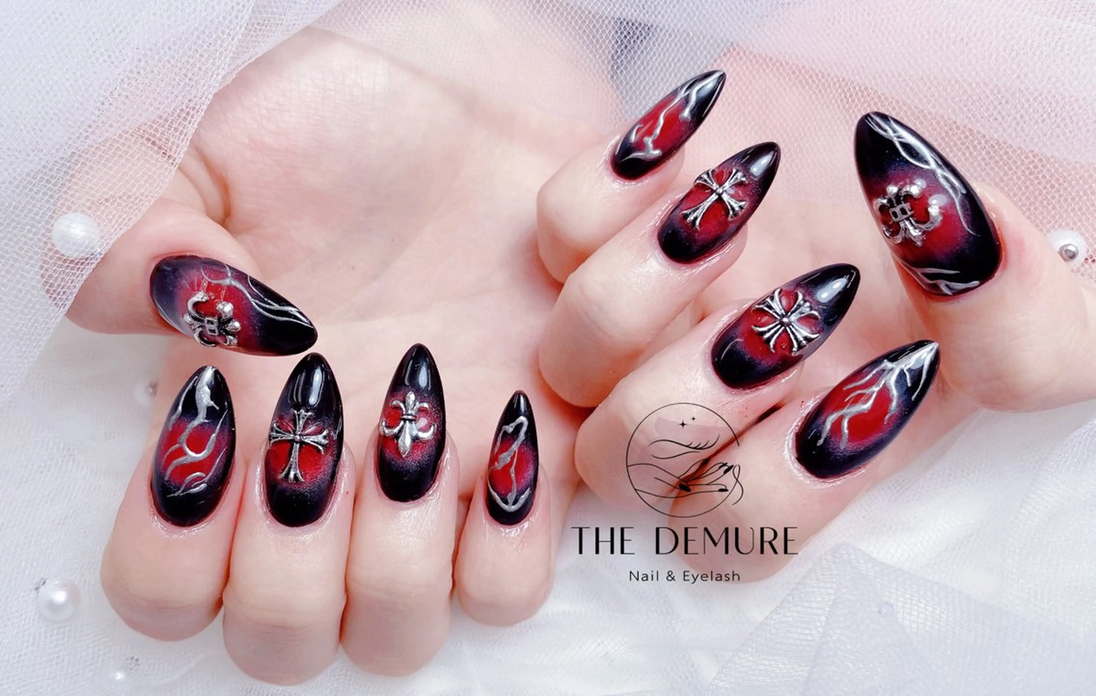 ネイル アートネイル キラキラネイル 韓国ネイル 水色 ロングネイル ハンドネイル ハンドケア NailDemure 【銀座店】のネイルデザイン