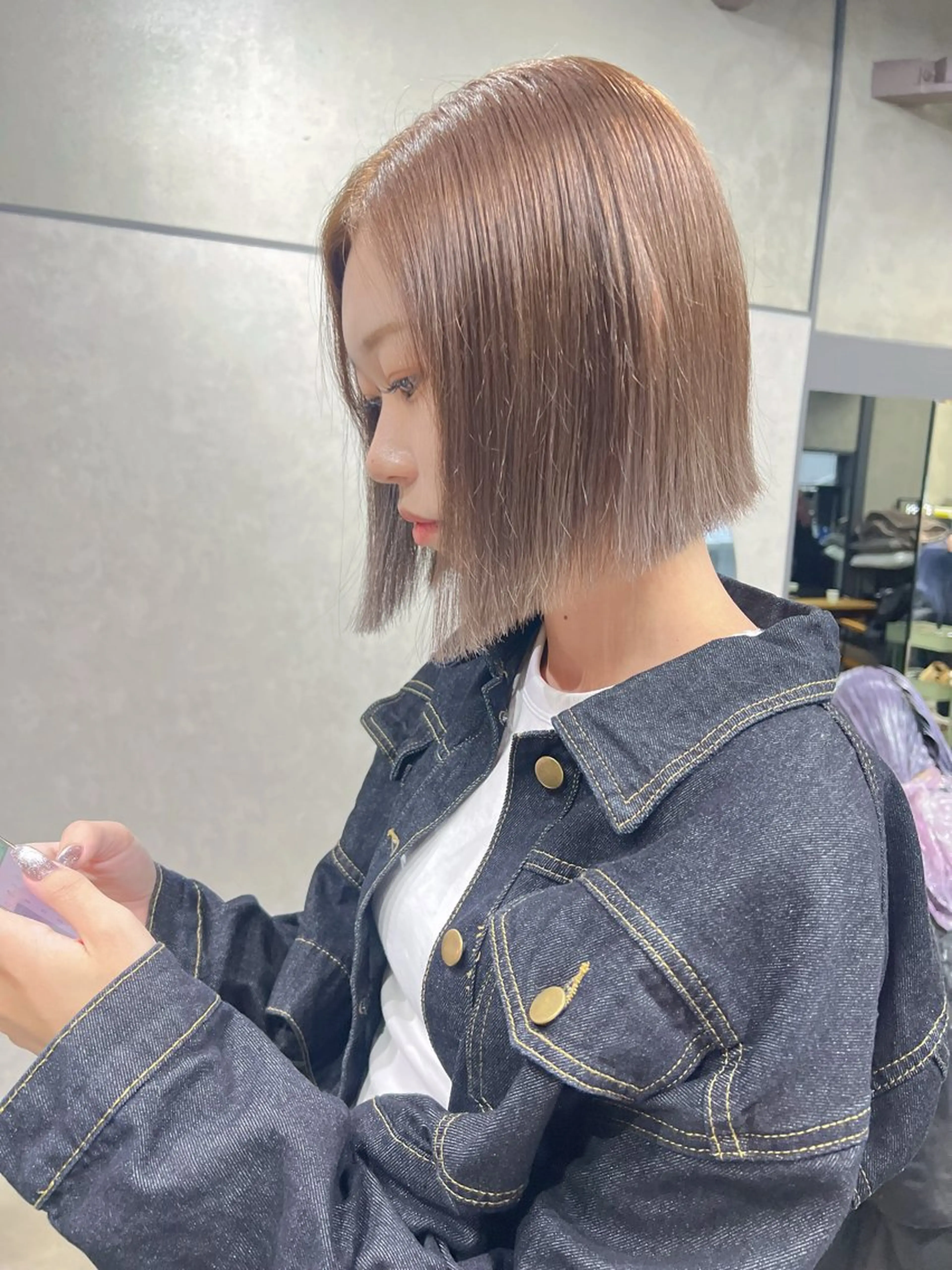 ショート カラー 切りっぱなしボブ ベージュカラー ブリーチ ブリーチなしカラー ボブ カット ヘアカラー ユ イのヘアスタイル