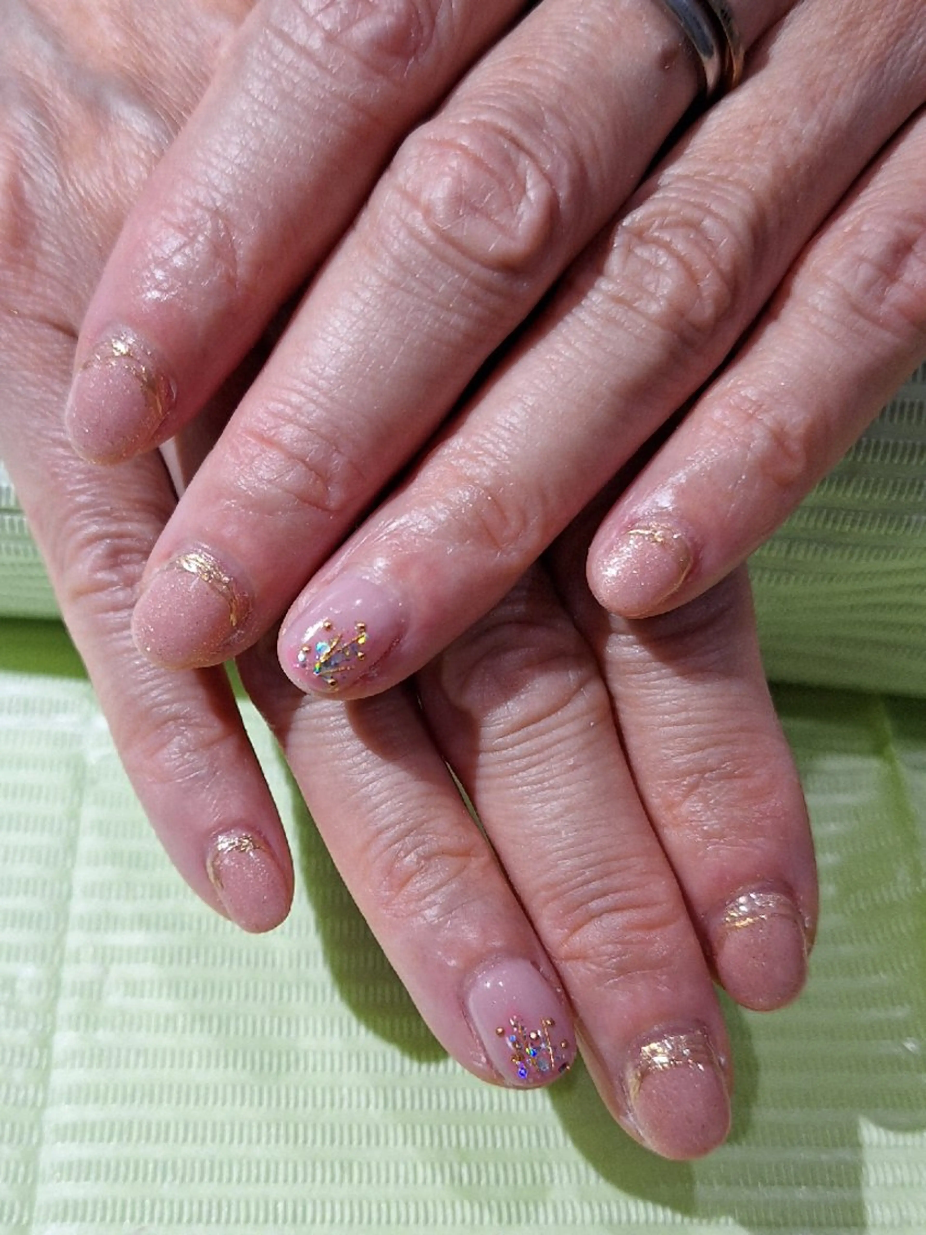 ネイル ゴールド ラメ(グリッター) ミラーネイル 🌸aoi nail24のネイルデザイン