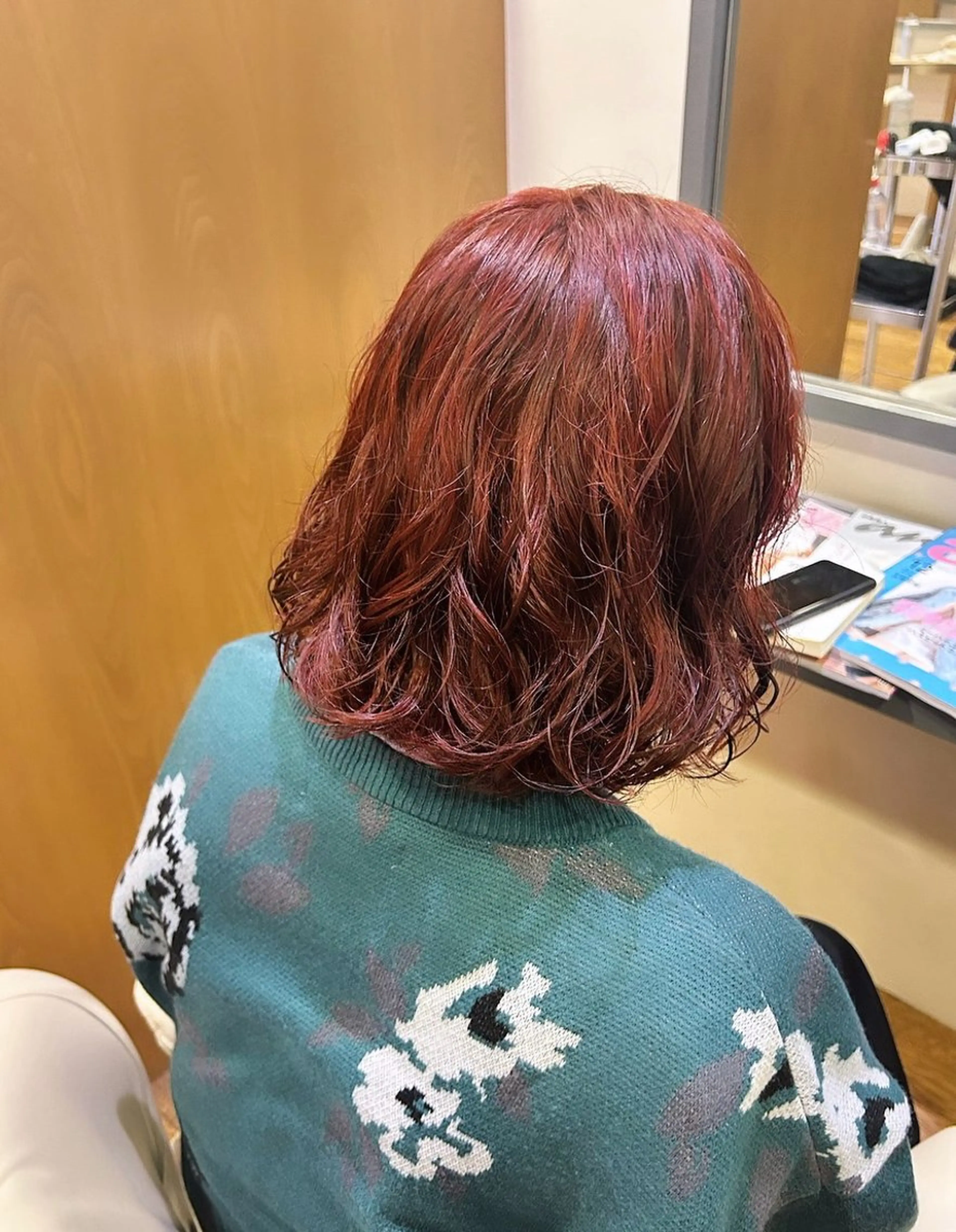 ミディアム カラー ブリーチ ブリーチなしカラー レッドカラー ヘアカラー トリートメント 小島 千夏のヘアスタイル