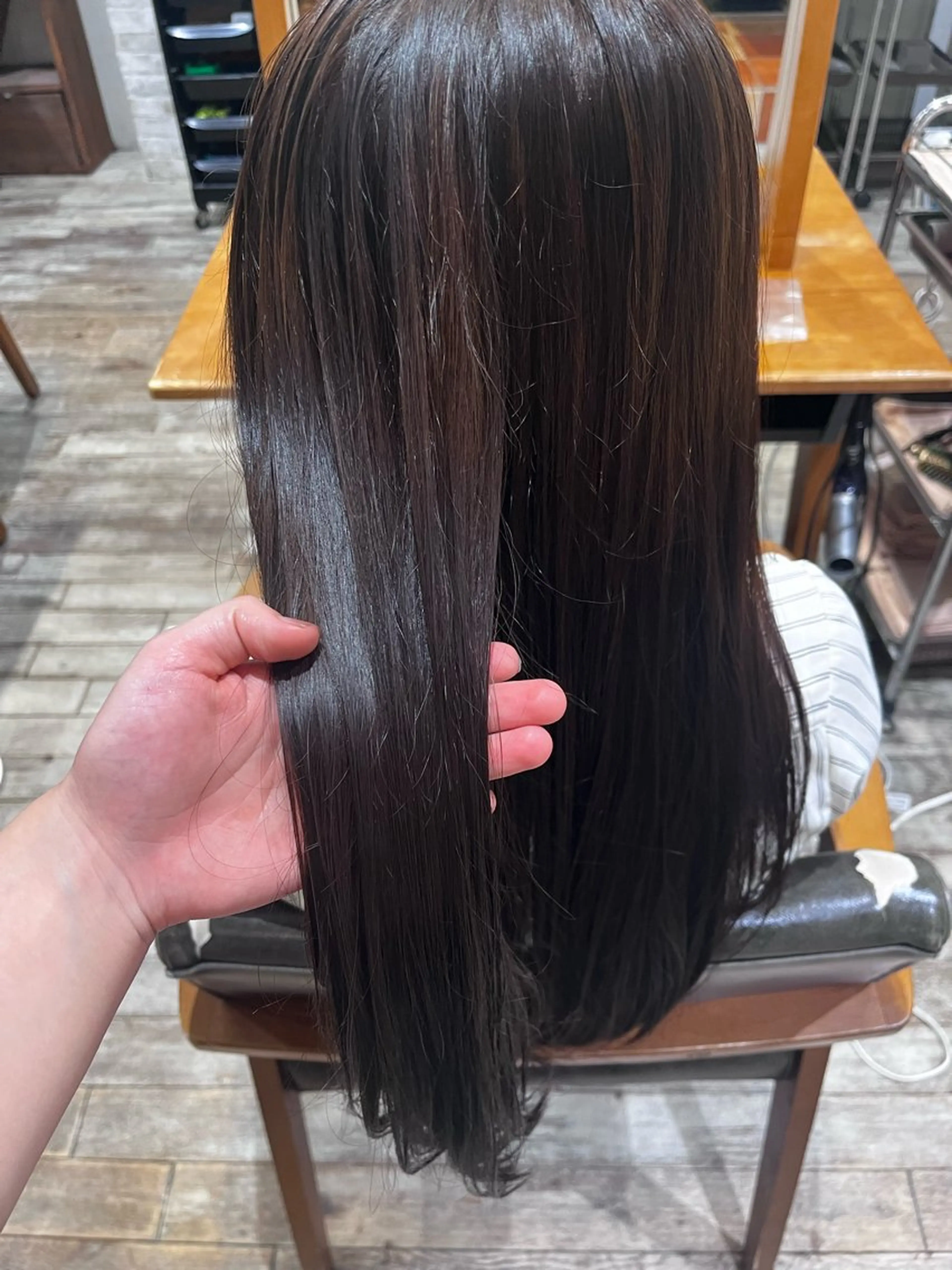 ロング ヘアカラー 平居 舞白のヘアスタイル