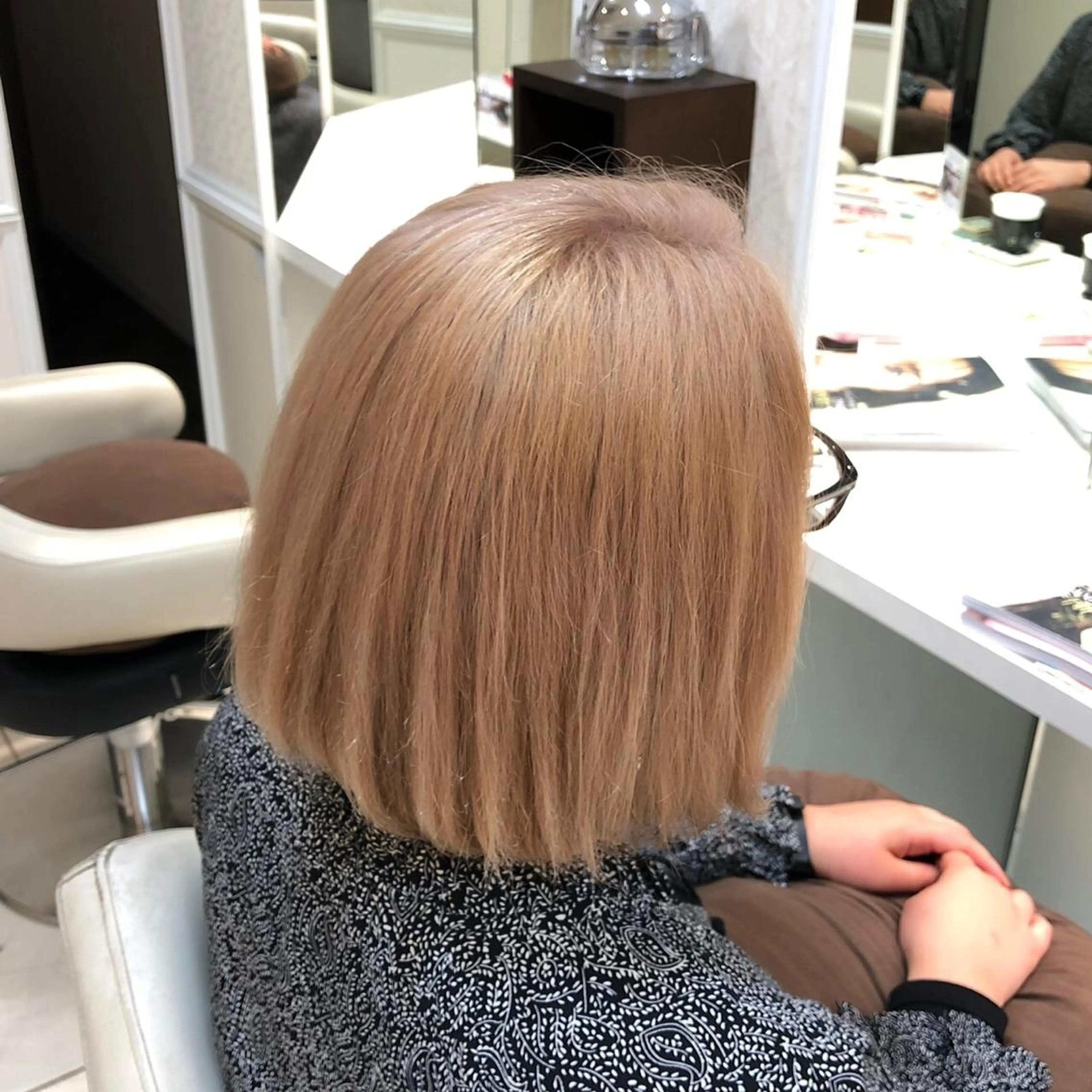 ショート カラー ブリーチ ダブルカラー ショートヘア 毛流れが作れる 縮毛矯正/渡部純生のヘアスタイル