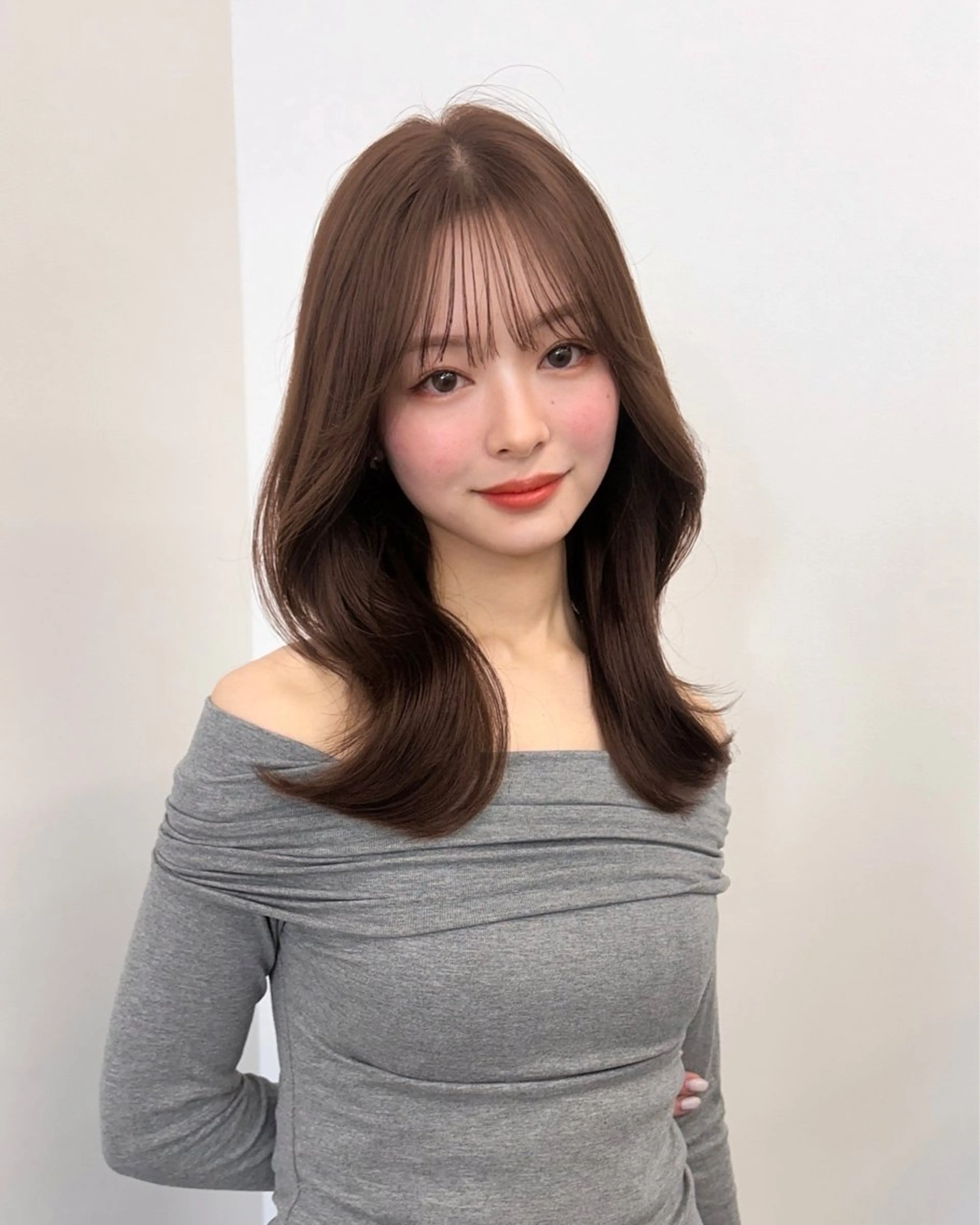 セミロング カラー くびれヘア レイヤーカット シースルーバング ミディアムヘア Chifumiのヘアスタイル