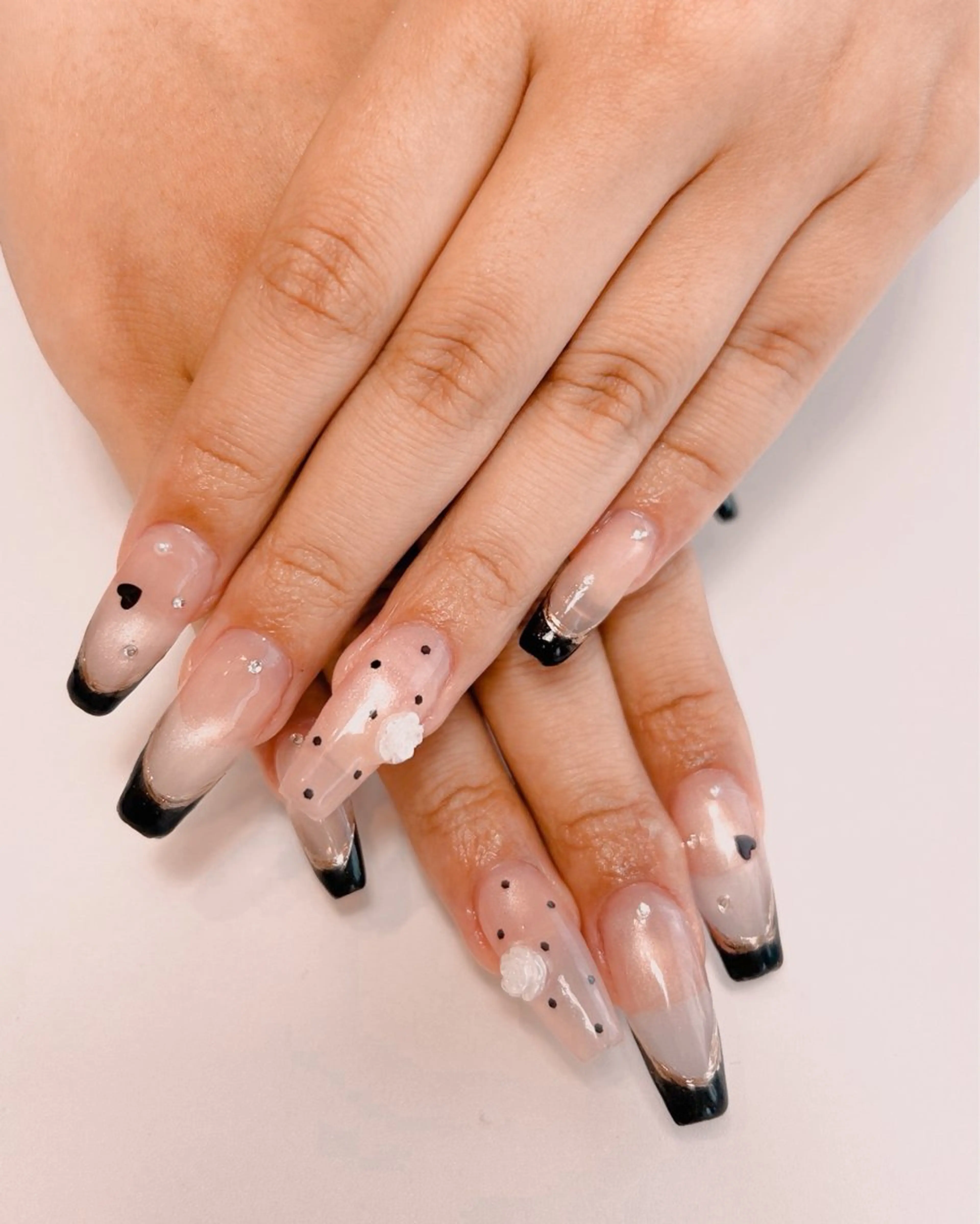 ネイル ドット フレンチネイル ハート キラキラネイル 韓国ネイル ハンドネイル Peach nail 🍑kaoriのネイルデザイン