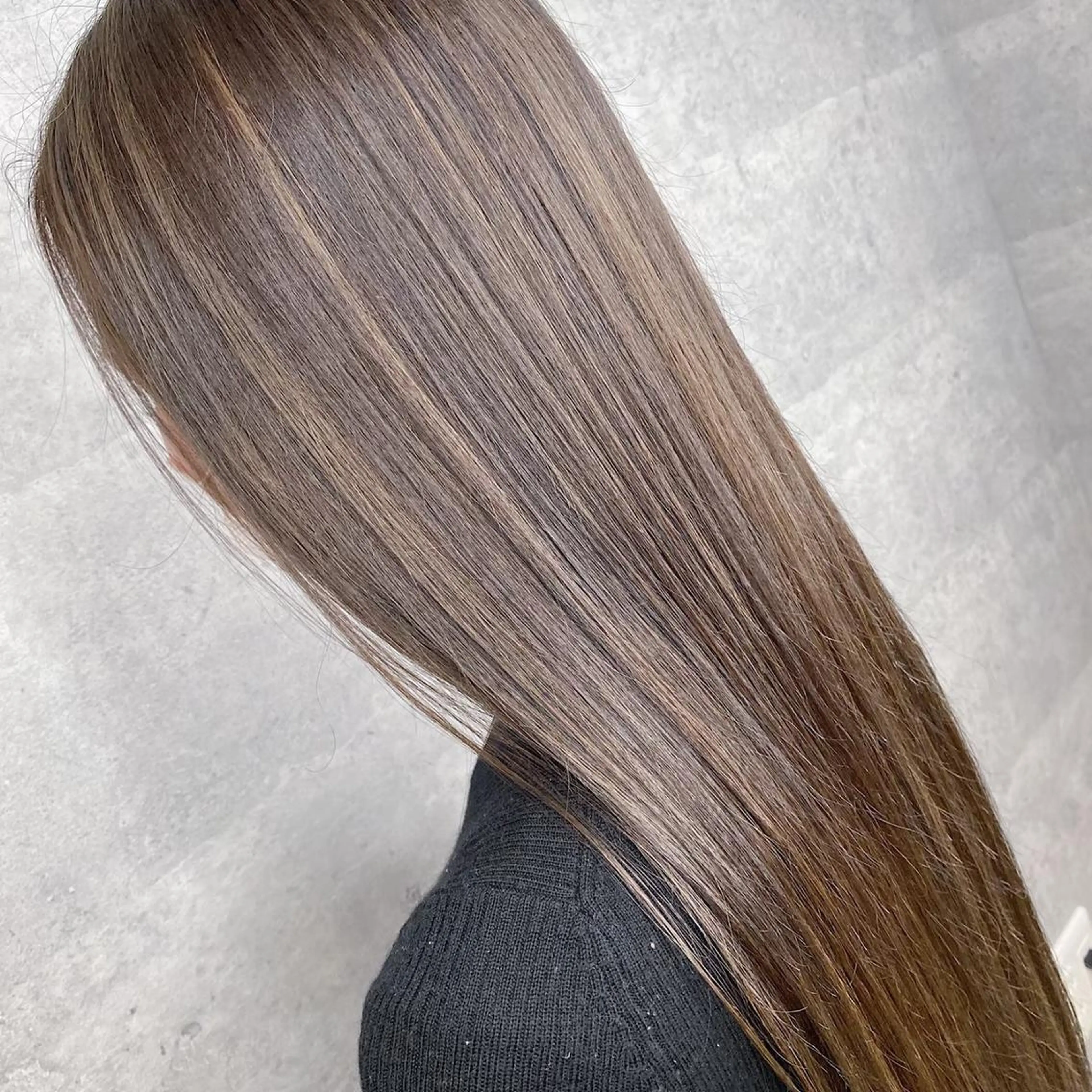 ロング ボブ 斜めバング 外国人風カラー 伸ばしかけ ハイライト カット ヘアカラー トリートメント ＿WHITE鳳店 アンダーバーホワイトのヘアスタイル