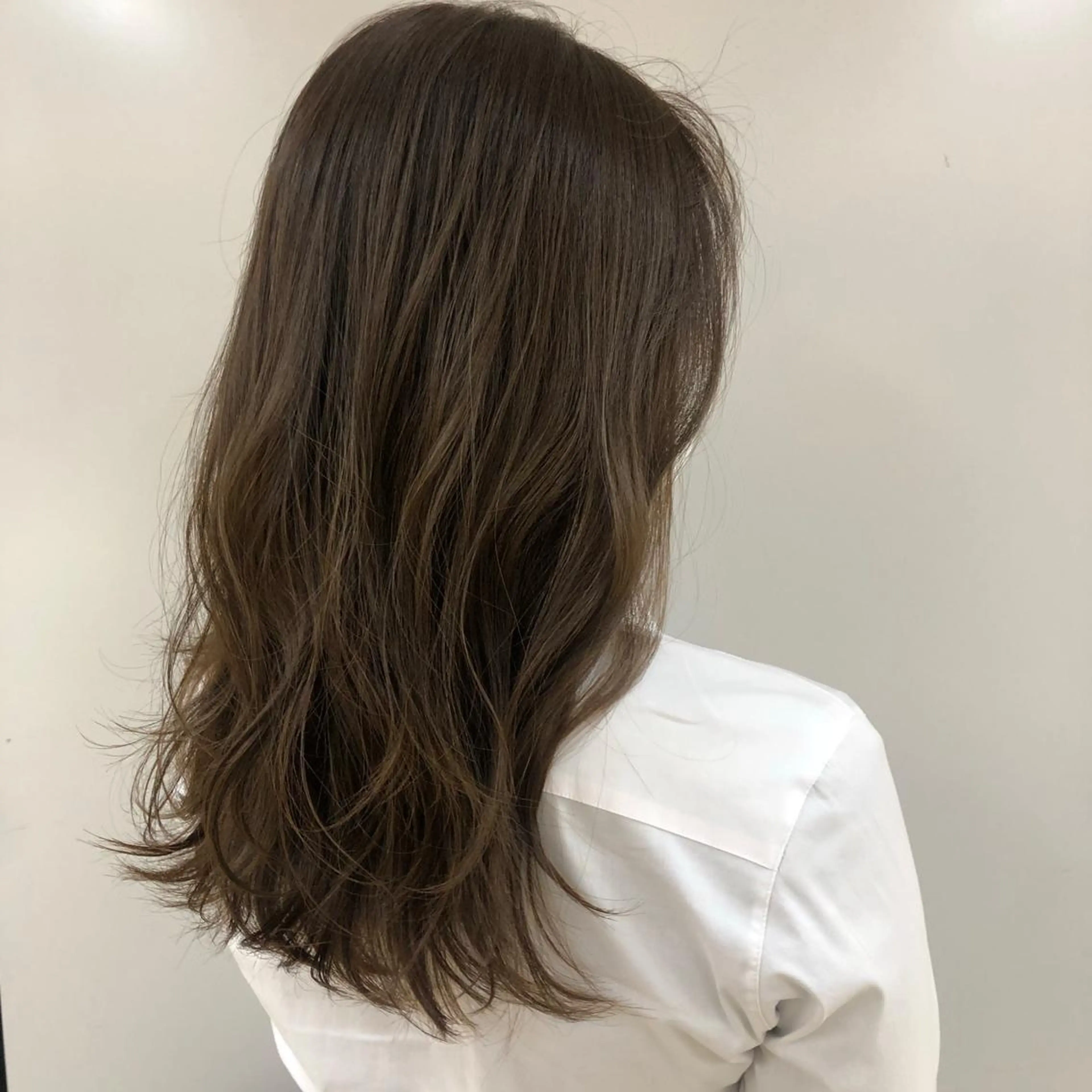 カラー 長田 唯のヘアスタイル